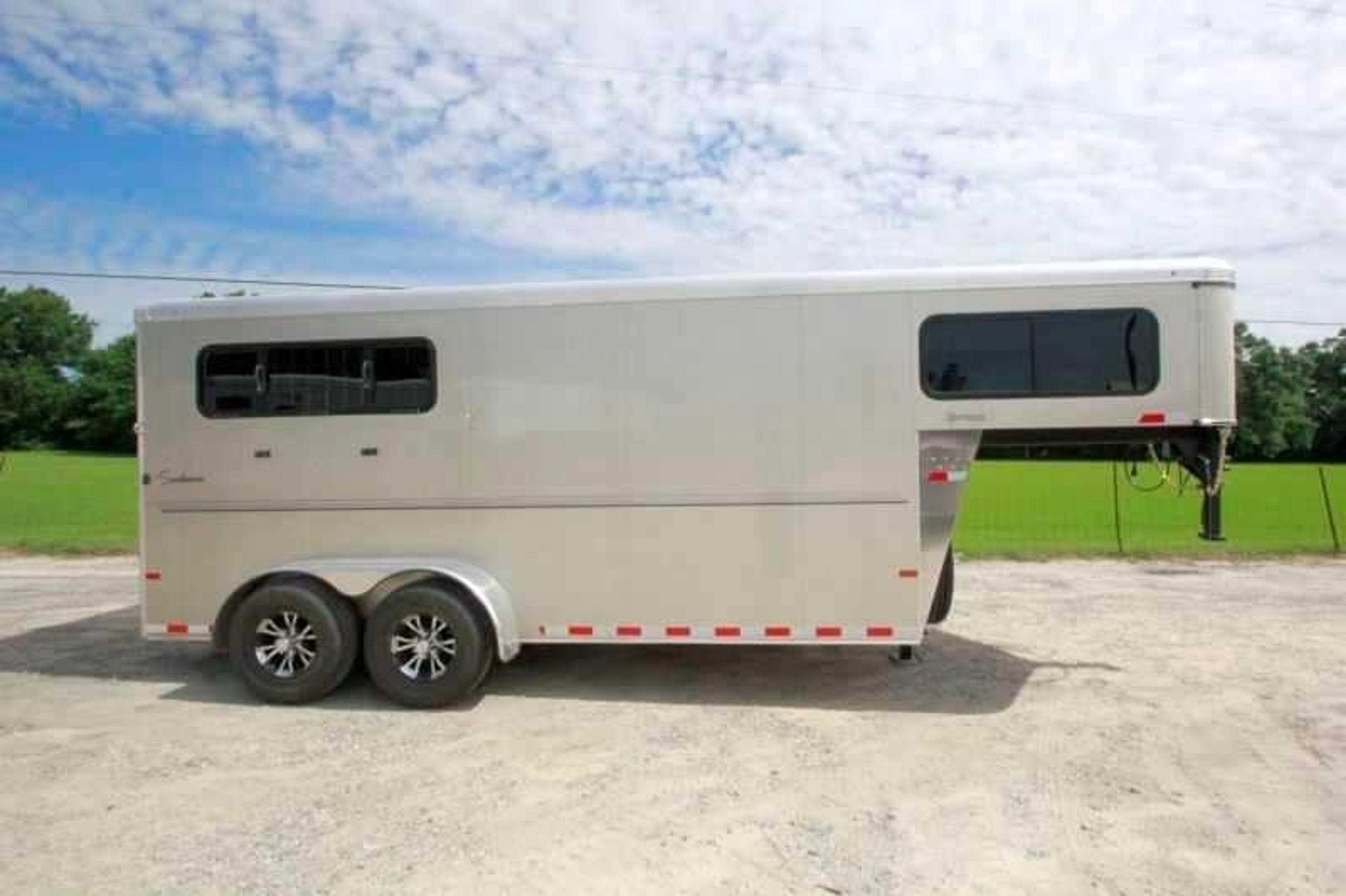 2016 Sundowner 3 Horse Gooseneck — view 13