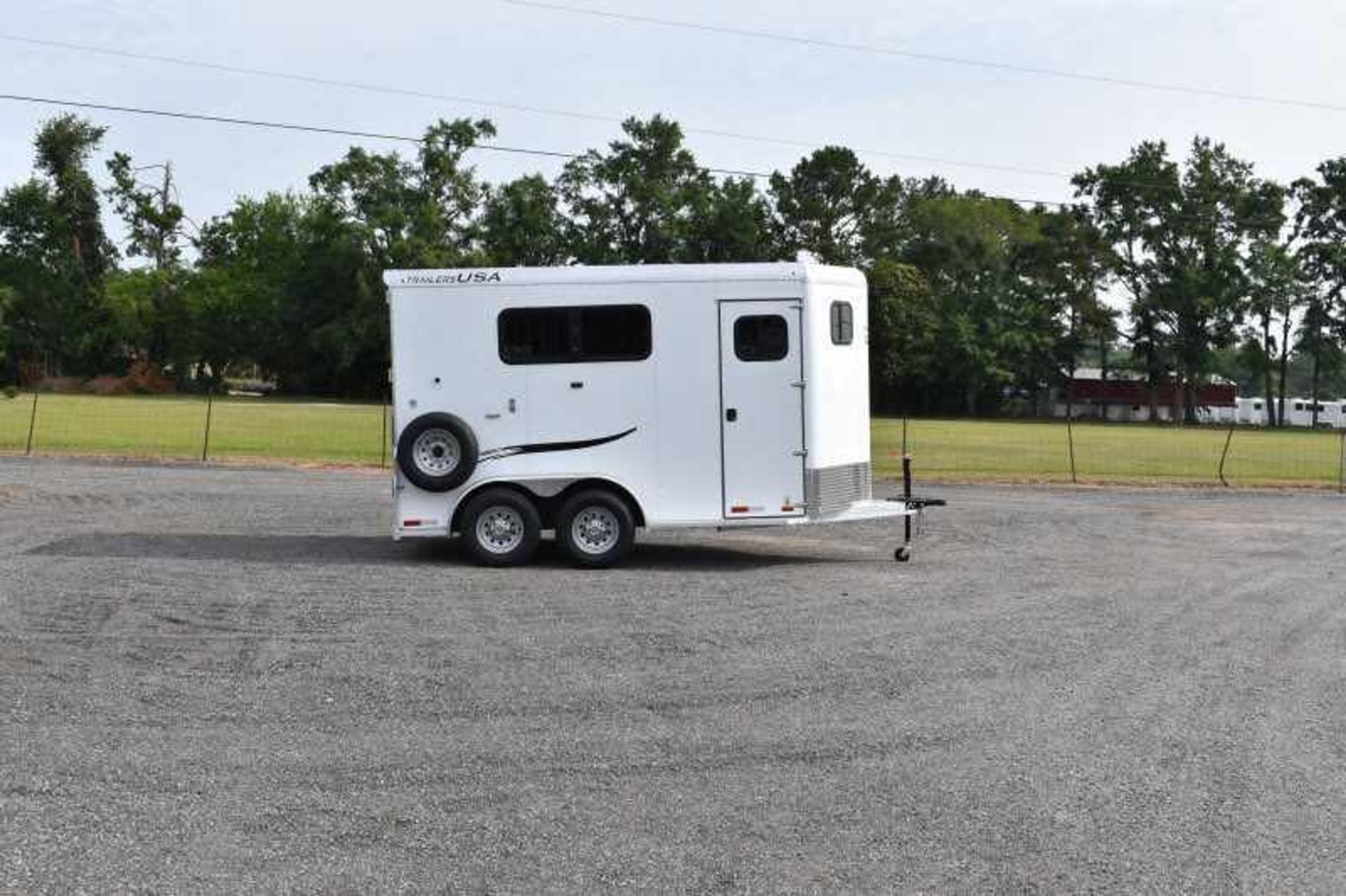 2019 Trailers USA 2HSLBPDLX 2 Horse Trailer — view 4