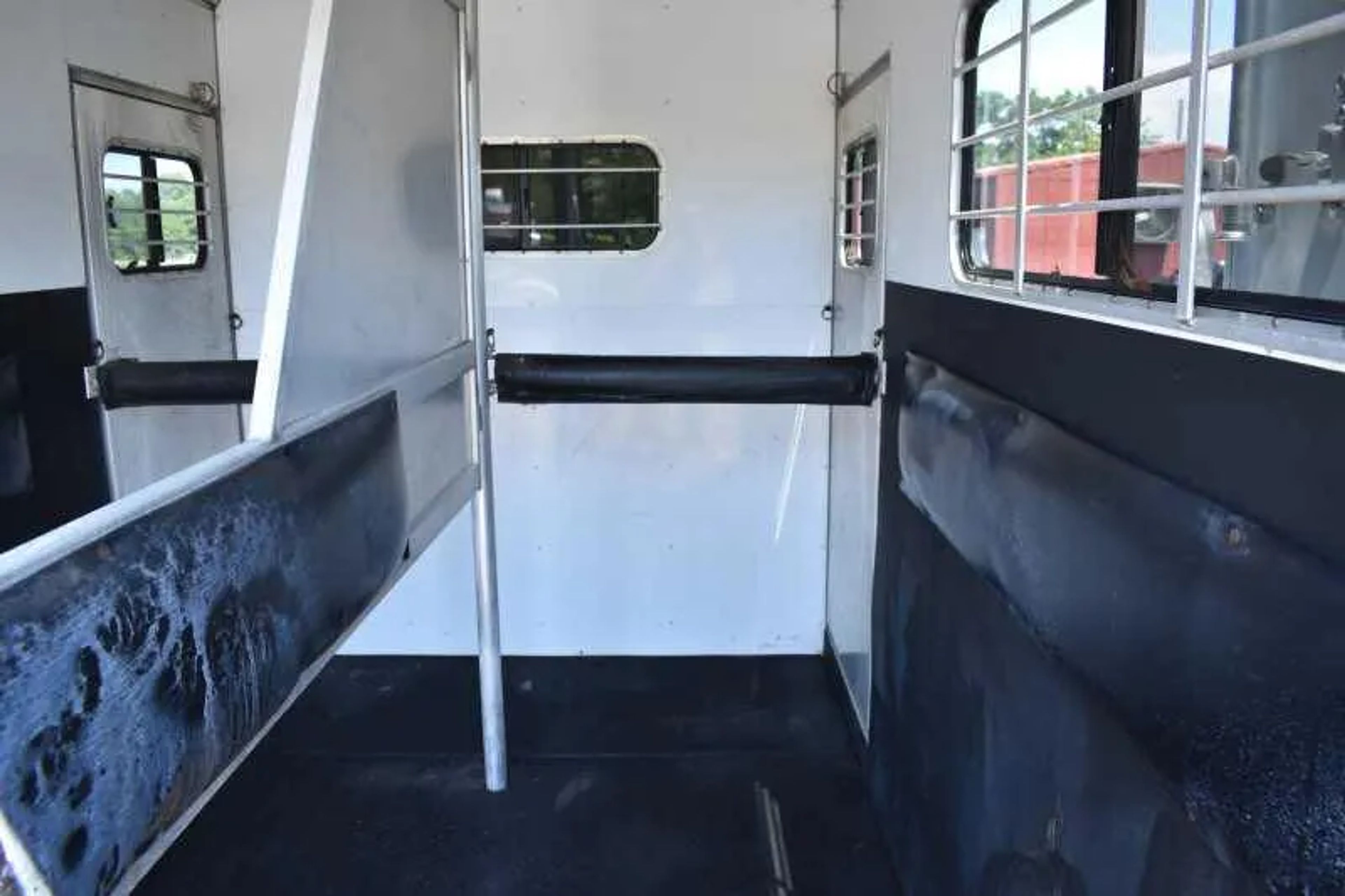 2000 Sundowner 7204GNST 2 Horse Trailer — view 18
