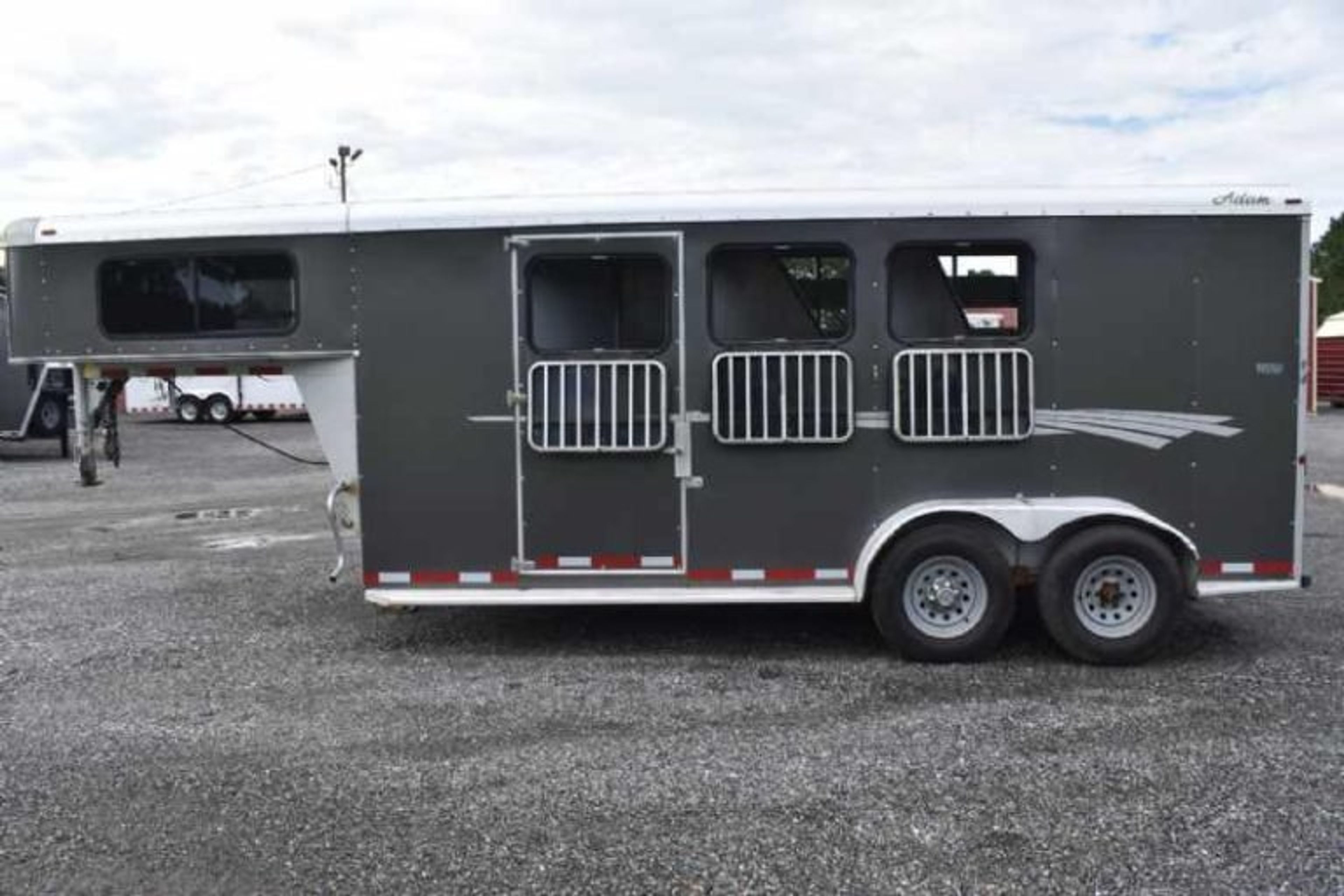 2018 Adam 7304GN 3 Horse Trailer — view 7