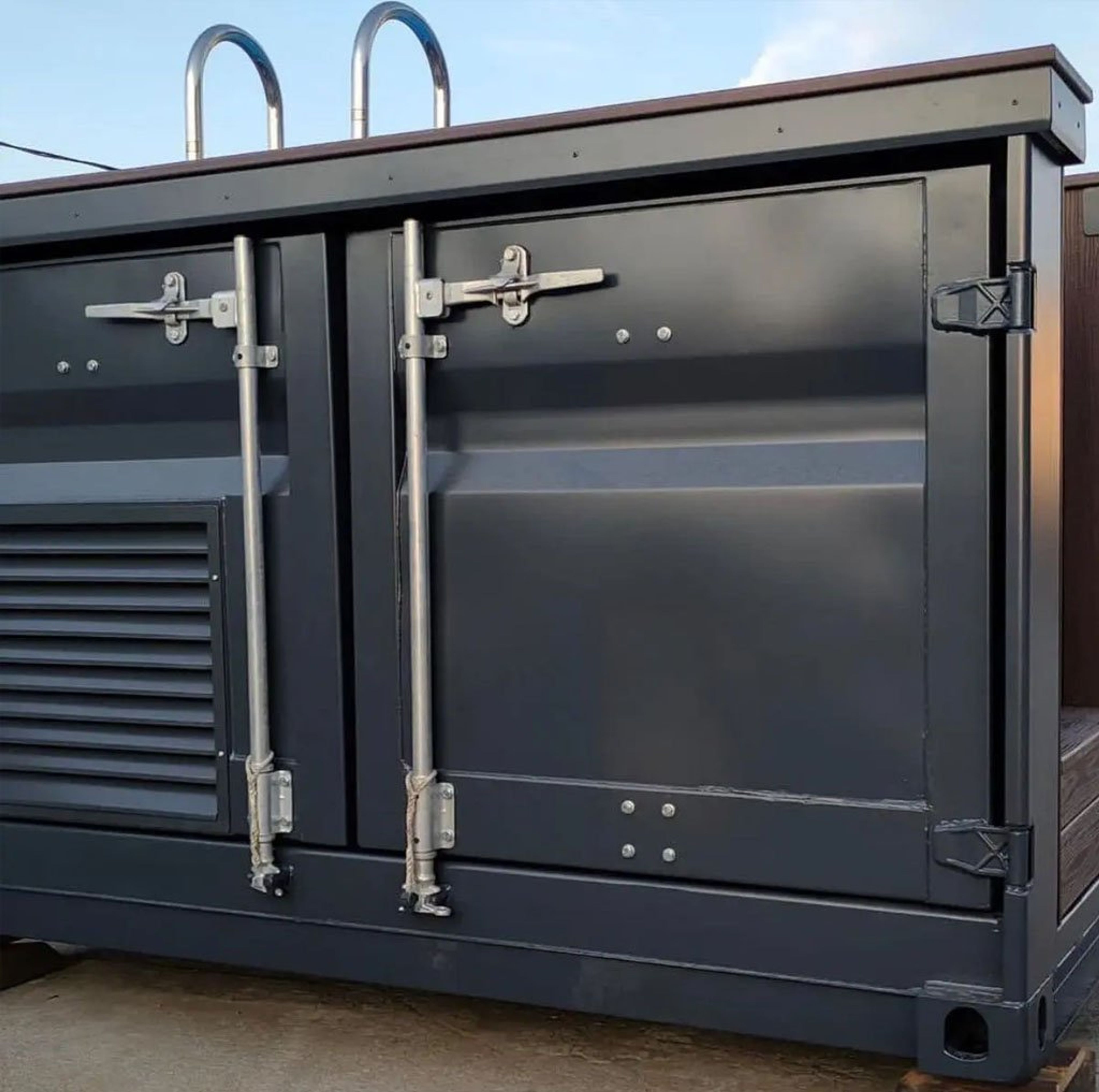 20ft Container Pool v1 — view 2