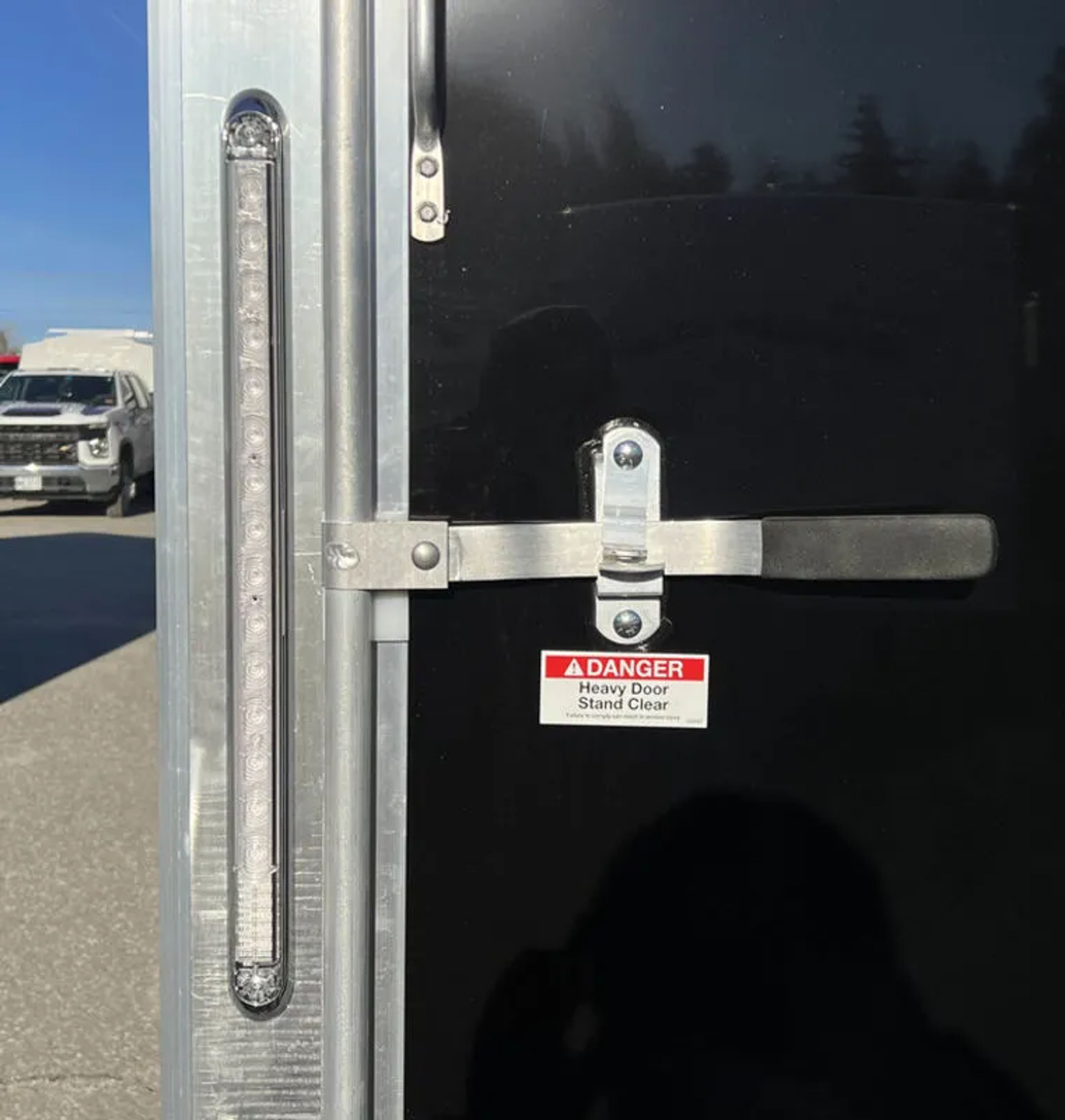 2024 Sno Pro 7.5×22 Aluminum 4-Place Drive In/Out w/Extra Height, Mats & — view 7