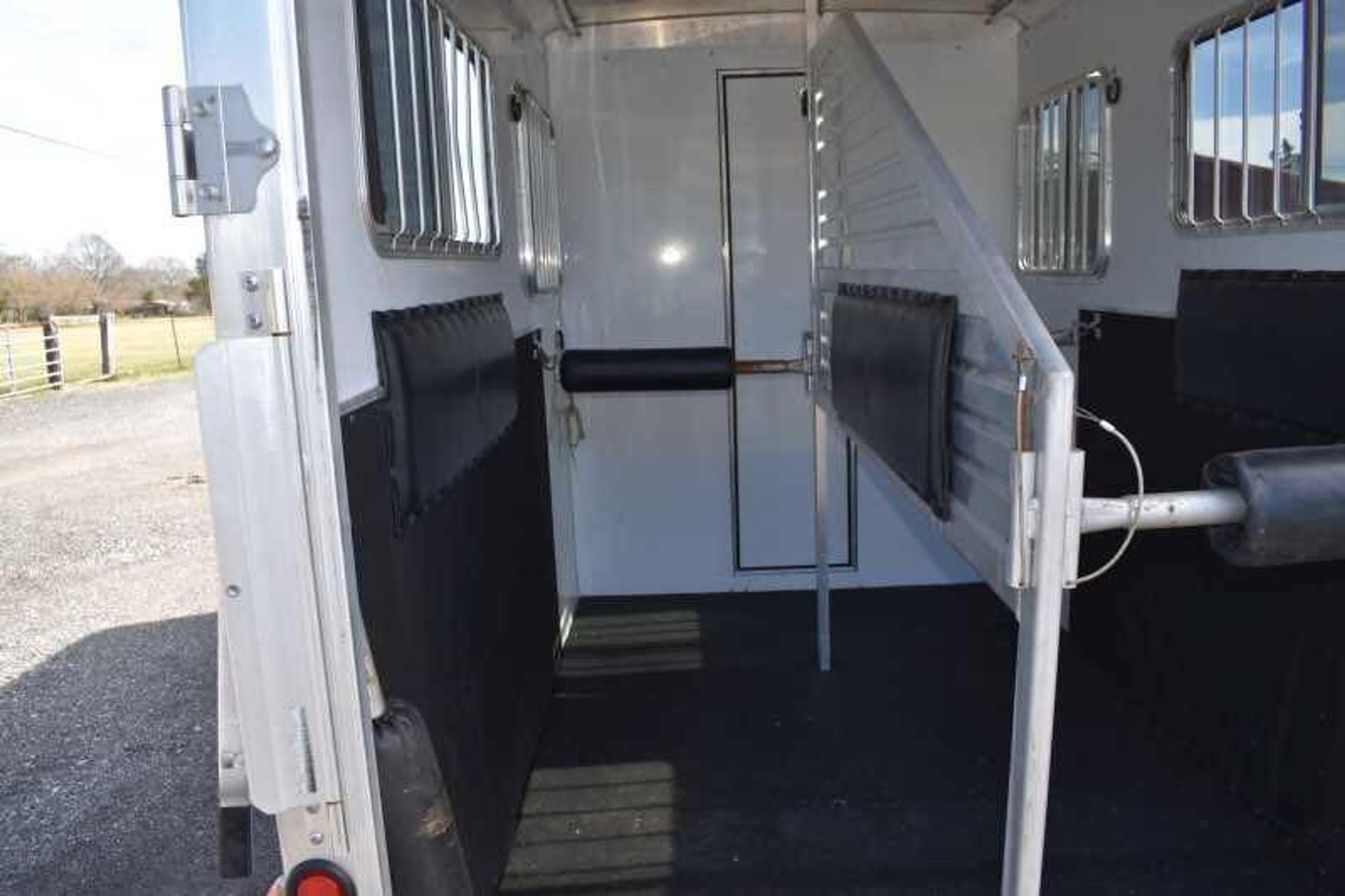 2005 Featherlite 2HST 2 Horse Trailer — view 14