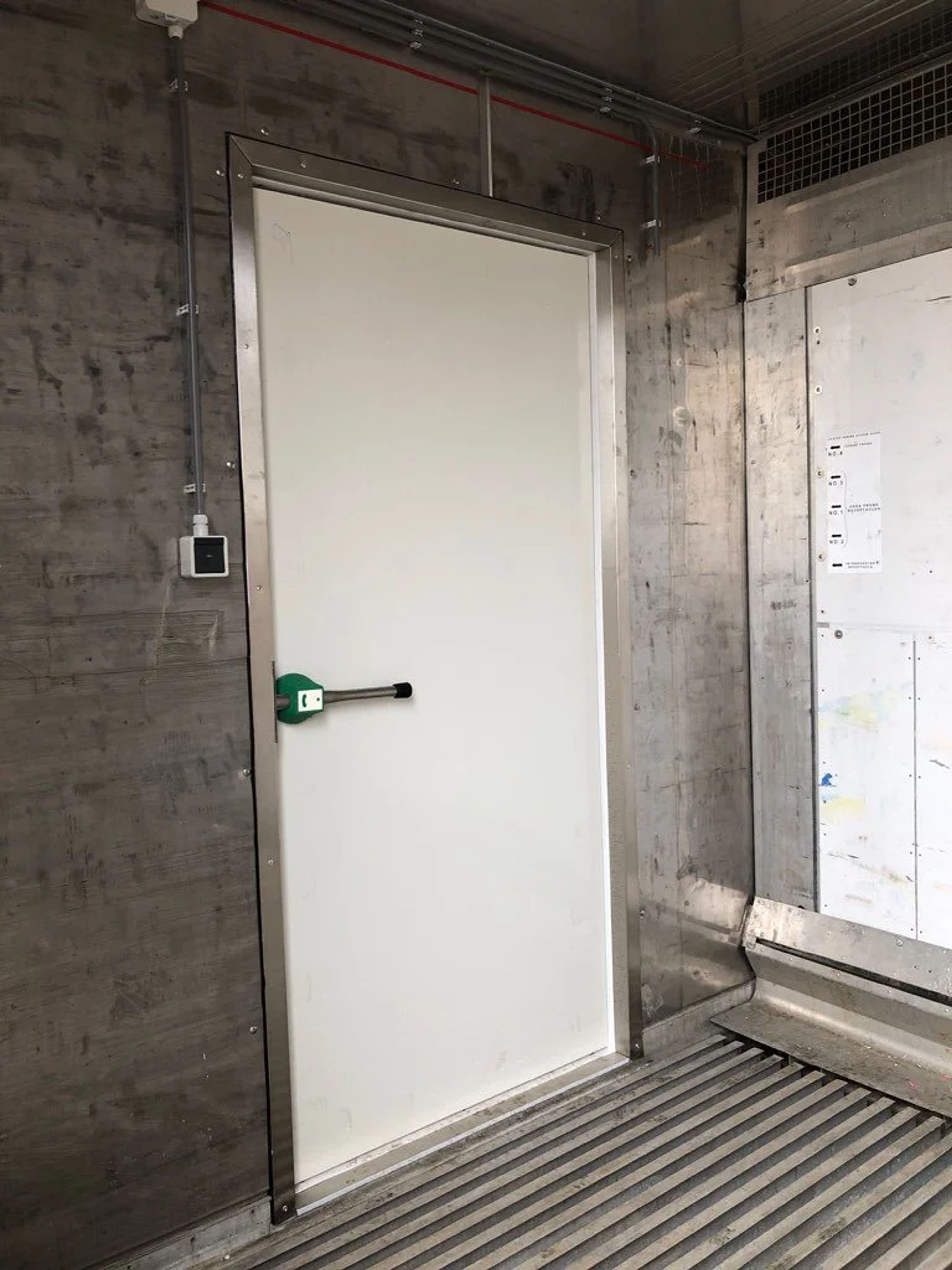 10ft x 8ft 10′ Reefer Container, Used — view 3