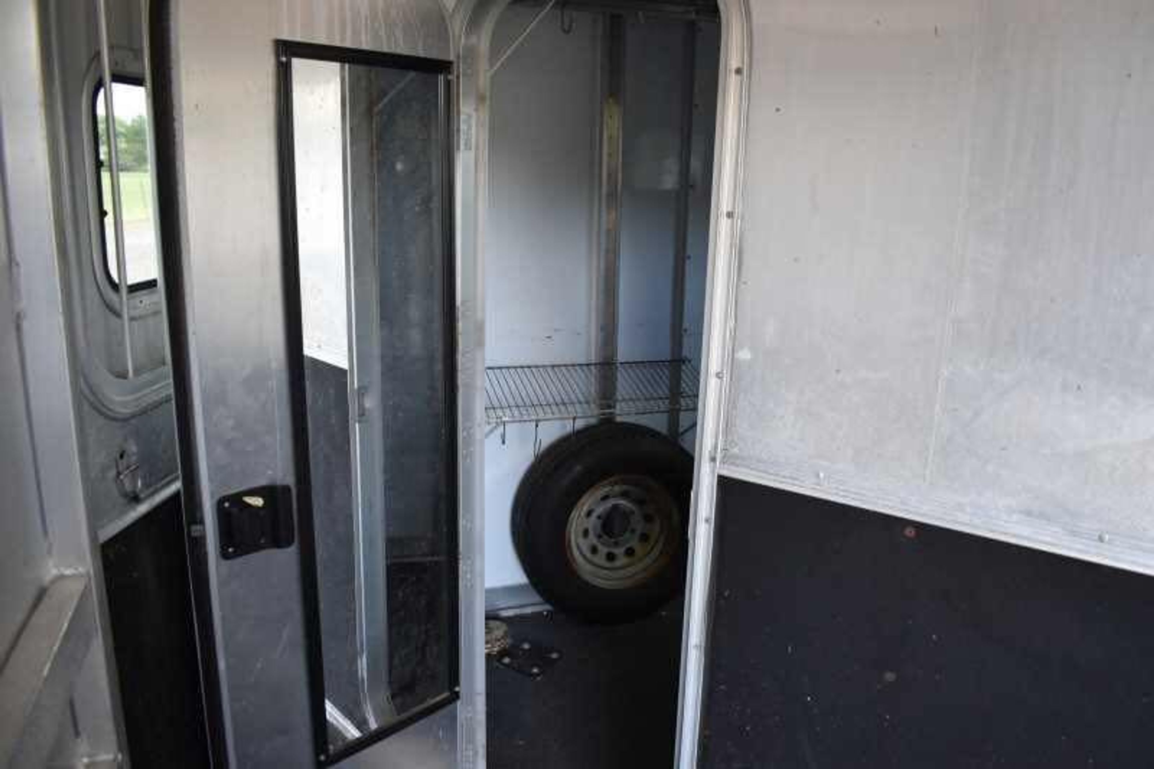 2002 Exiss SS20 2 Horse Trailer — view 10