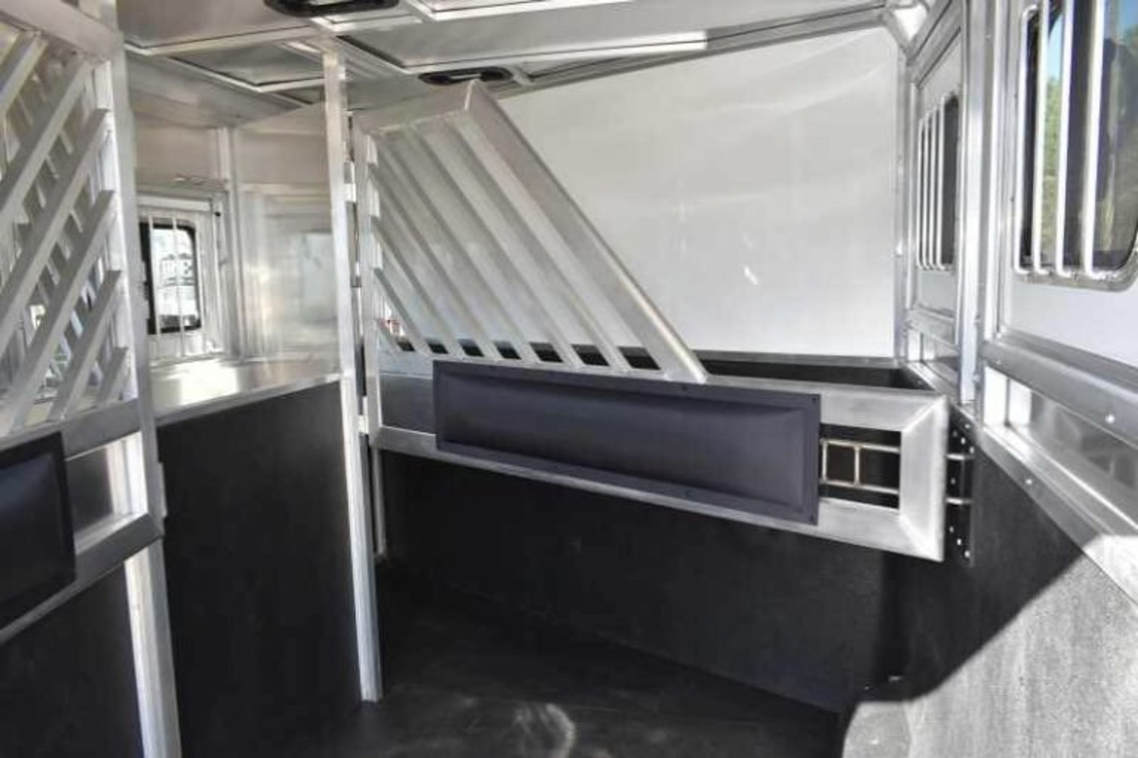 2018 Lakota 83HBPSL 3 Horse Trailer — view 9