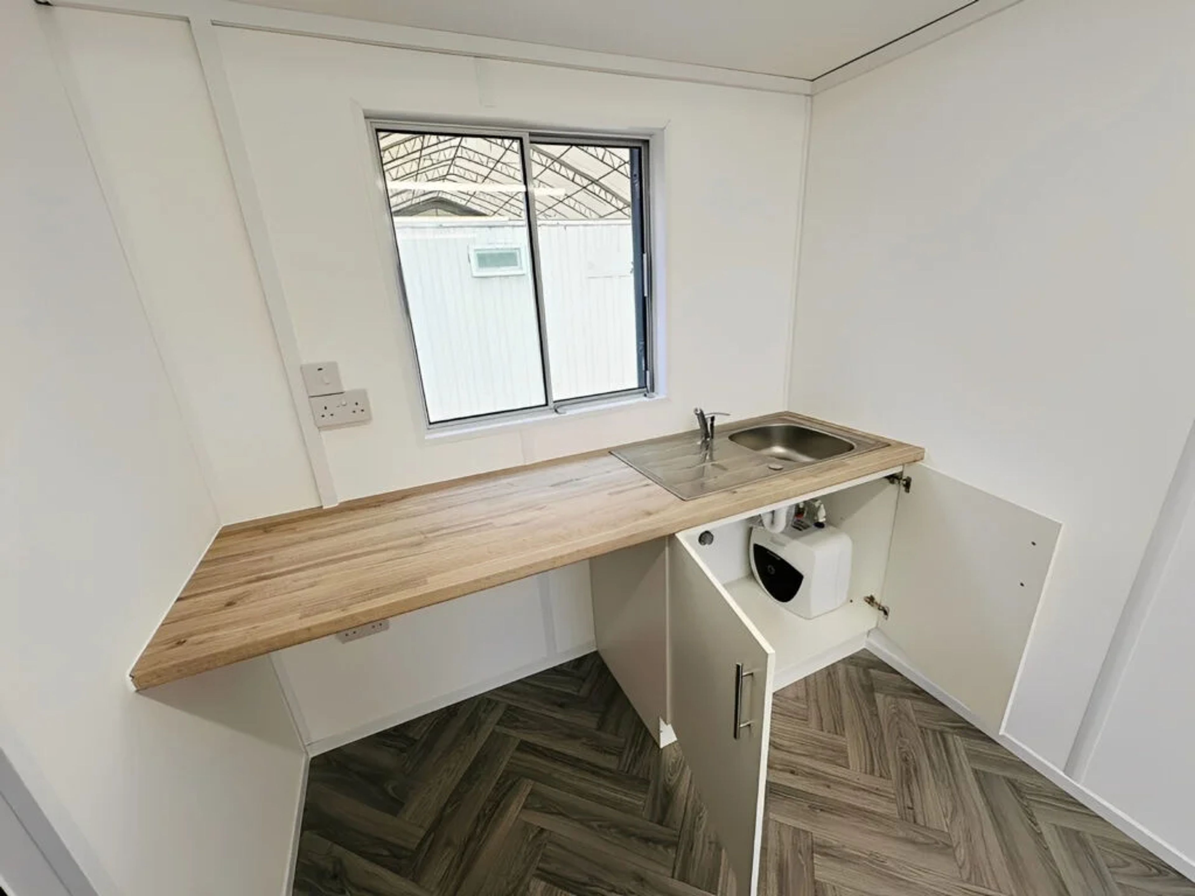 21ft x 8ft Office / Canteen Cabin – Refurbished Anti-Vandal Portable Building — view 4