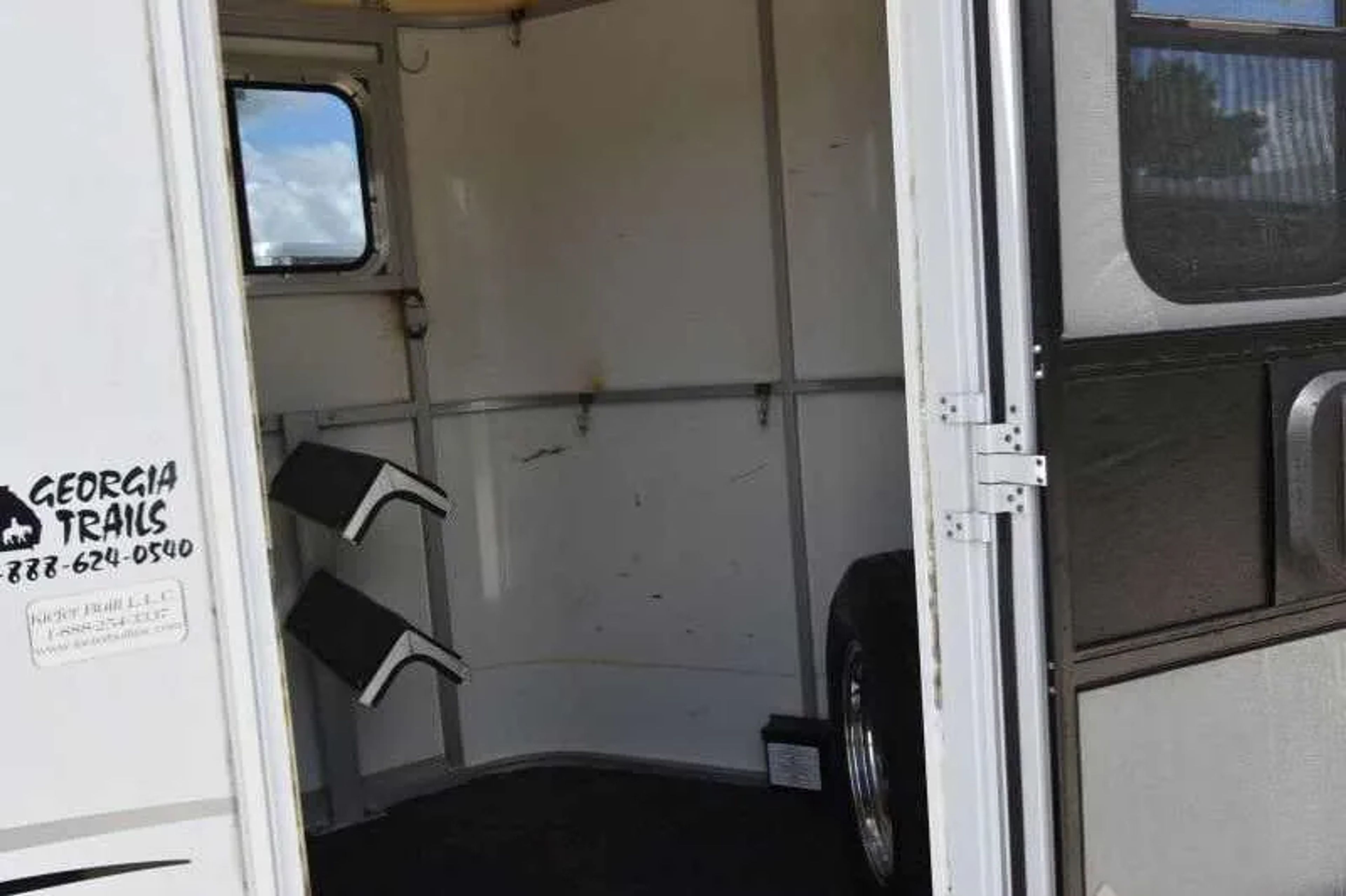 2002 Kiefer Built 2 Horse Bumper Pull — view 17