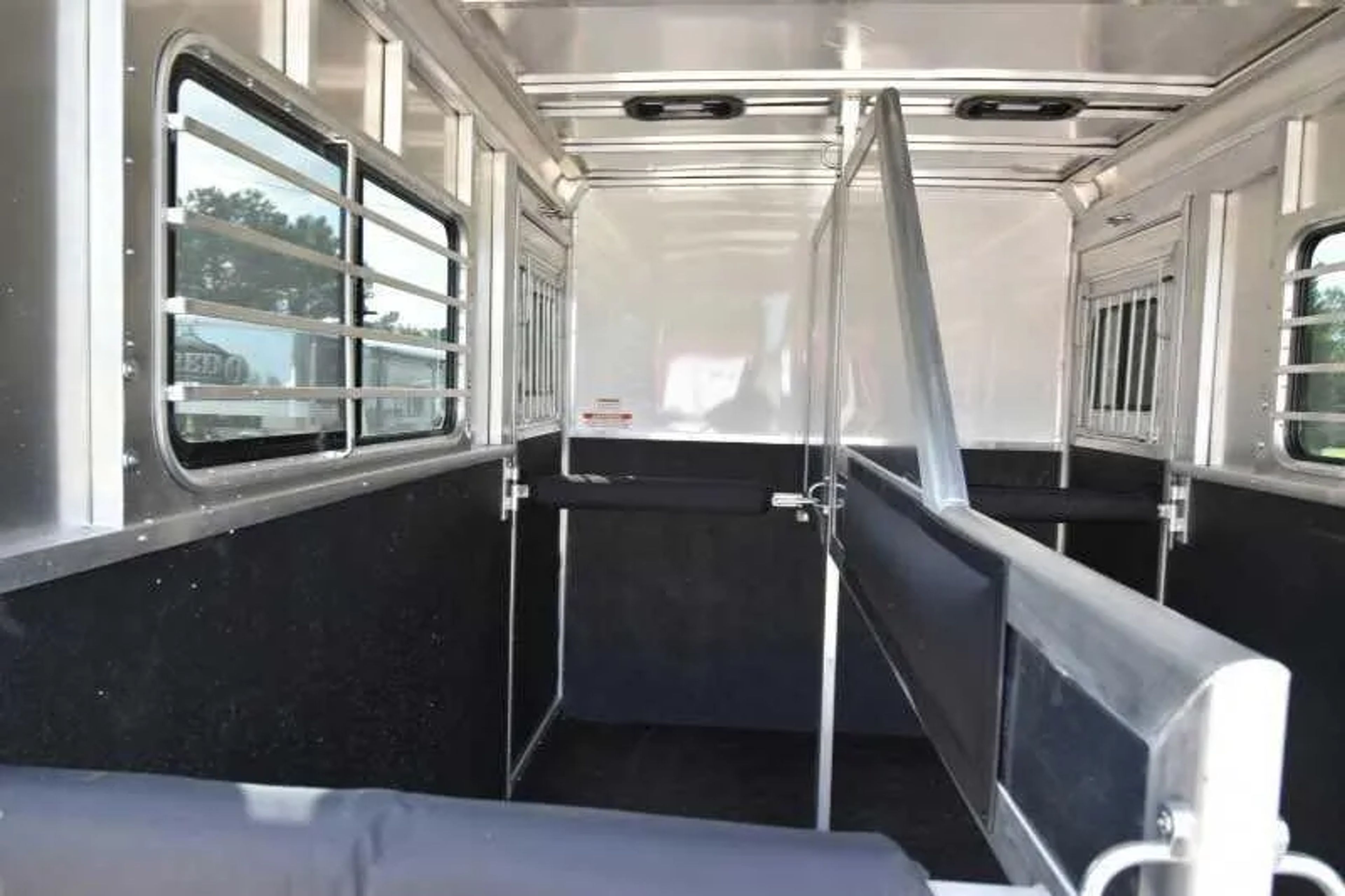 2018 Lakota 2HBPST 2 Horse Trailer — view 10