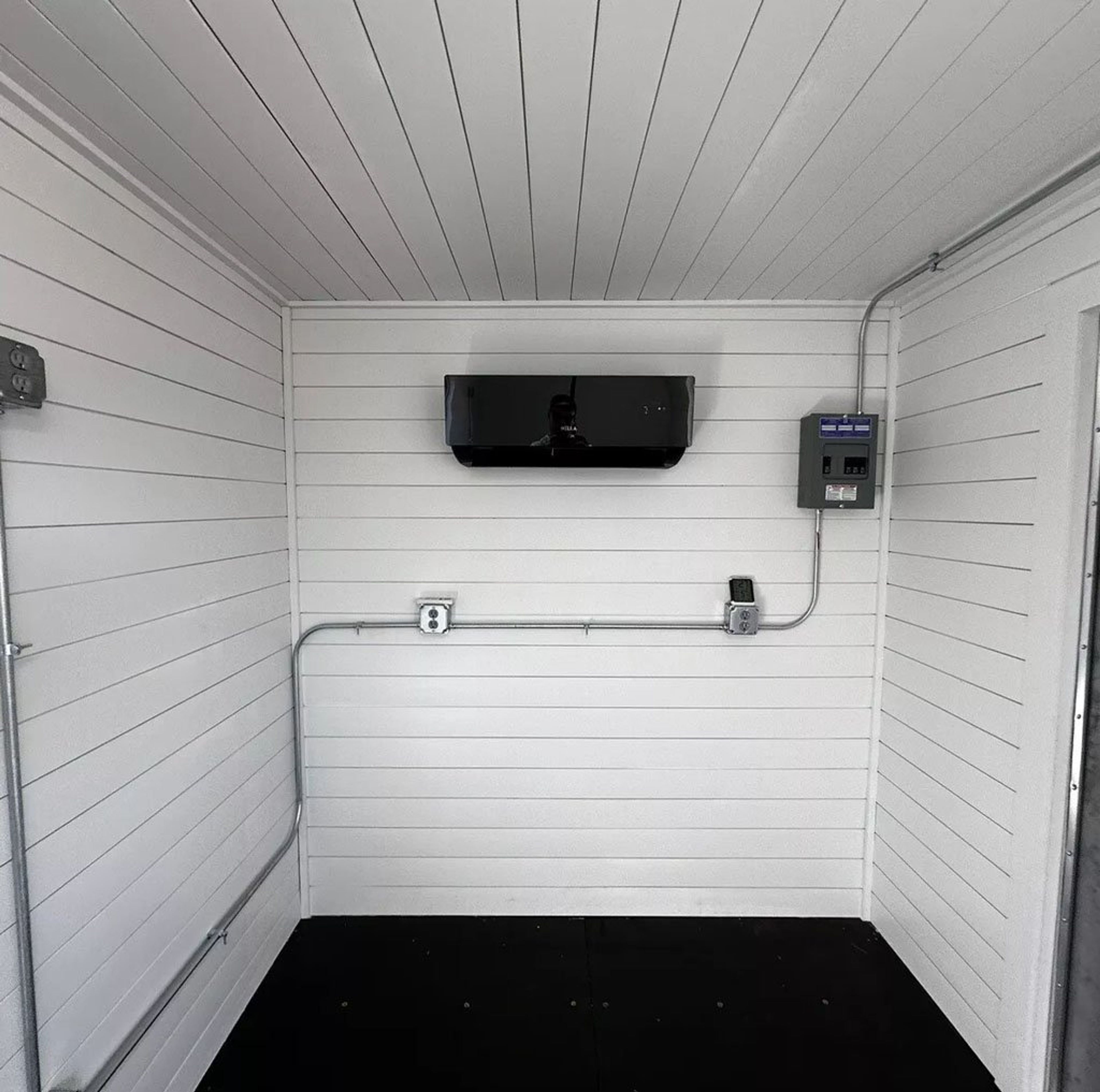 20ft 20’ Slate Gray Shiplap 120V Shipping Container Office Minisplit — view 3