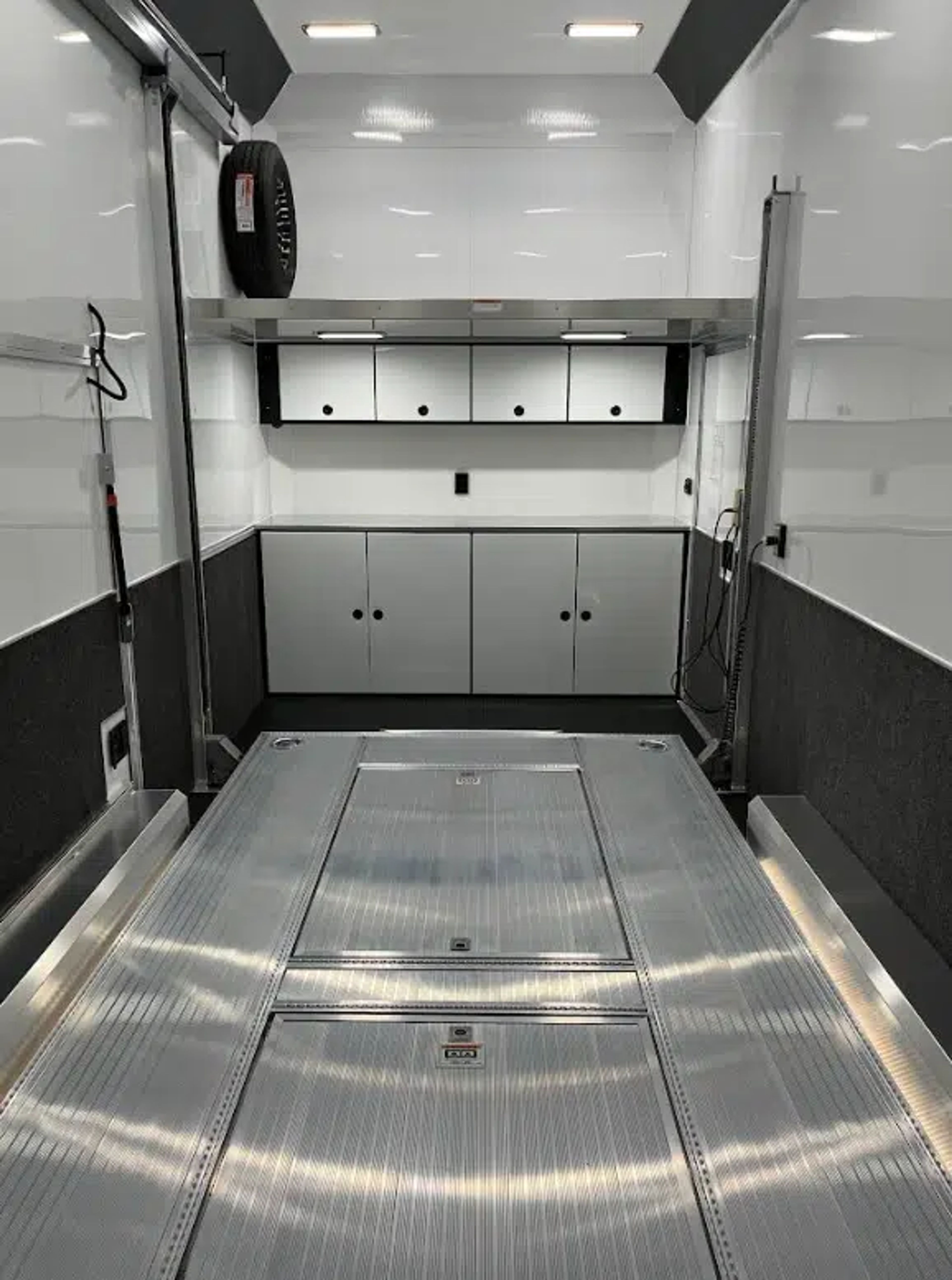 Enclosed ATC Car Trailer 2026 22ft. Aluminum Stacker ROM 900 w/14ft. Tiltable — view 4