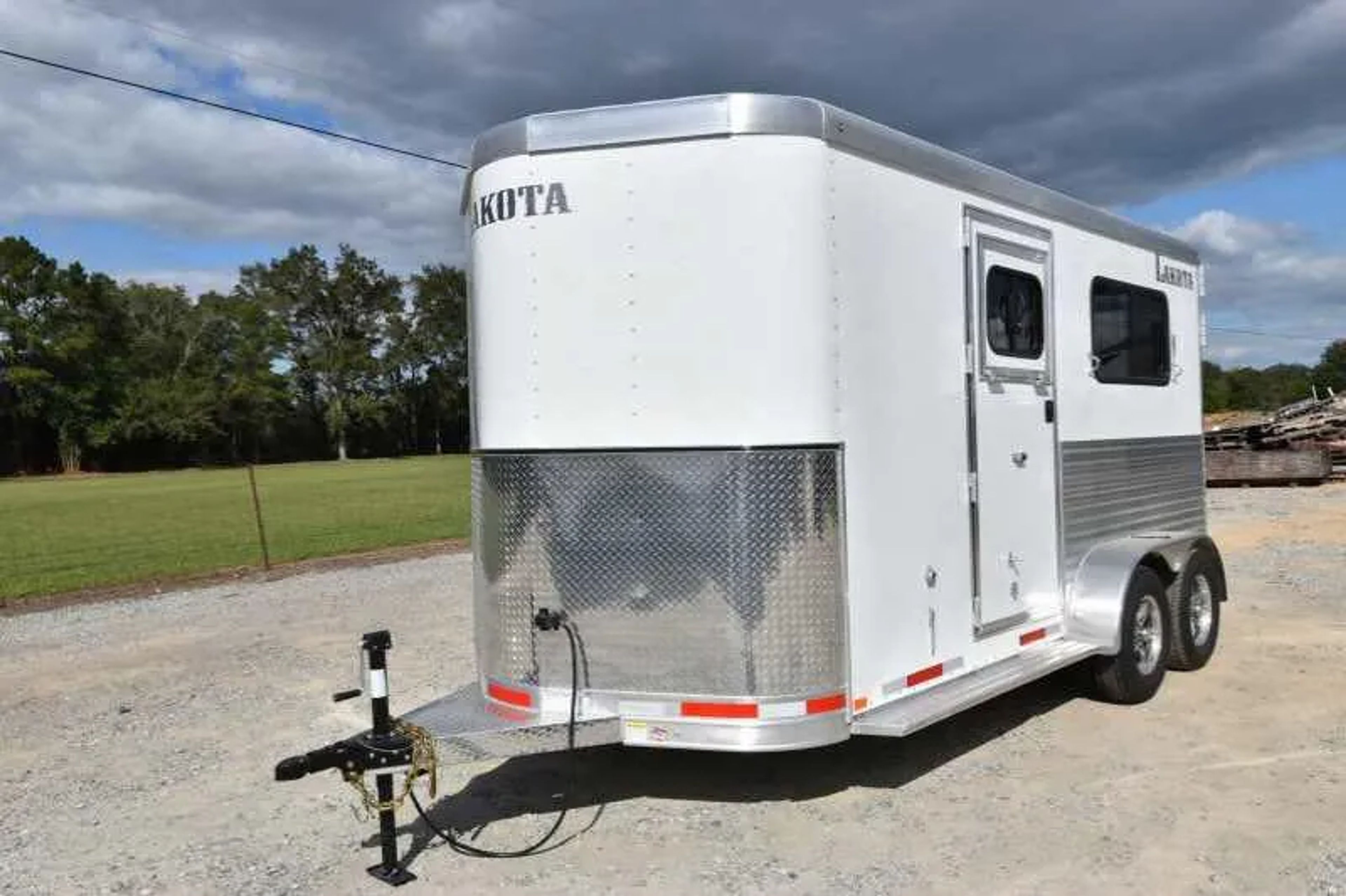 2018 Lakota 2HBPST 2 Horse Trailer — view 9