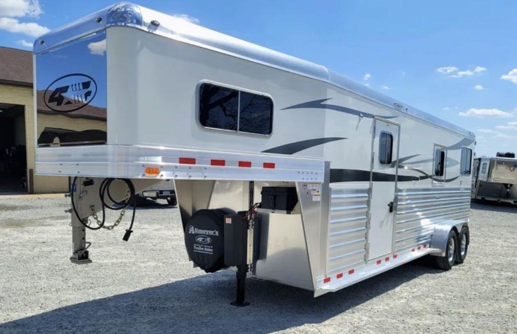 Used 2023 4-Star 2+1 Gooseneck Horse Trailer, main photo