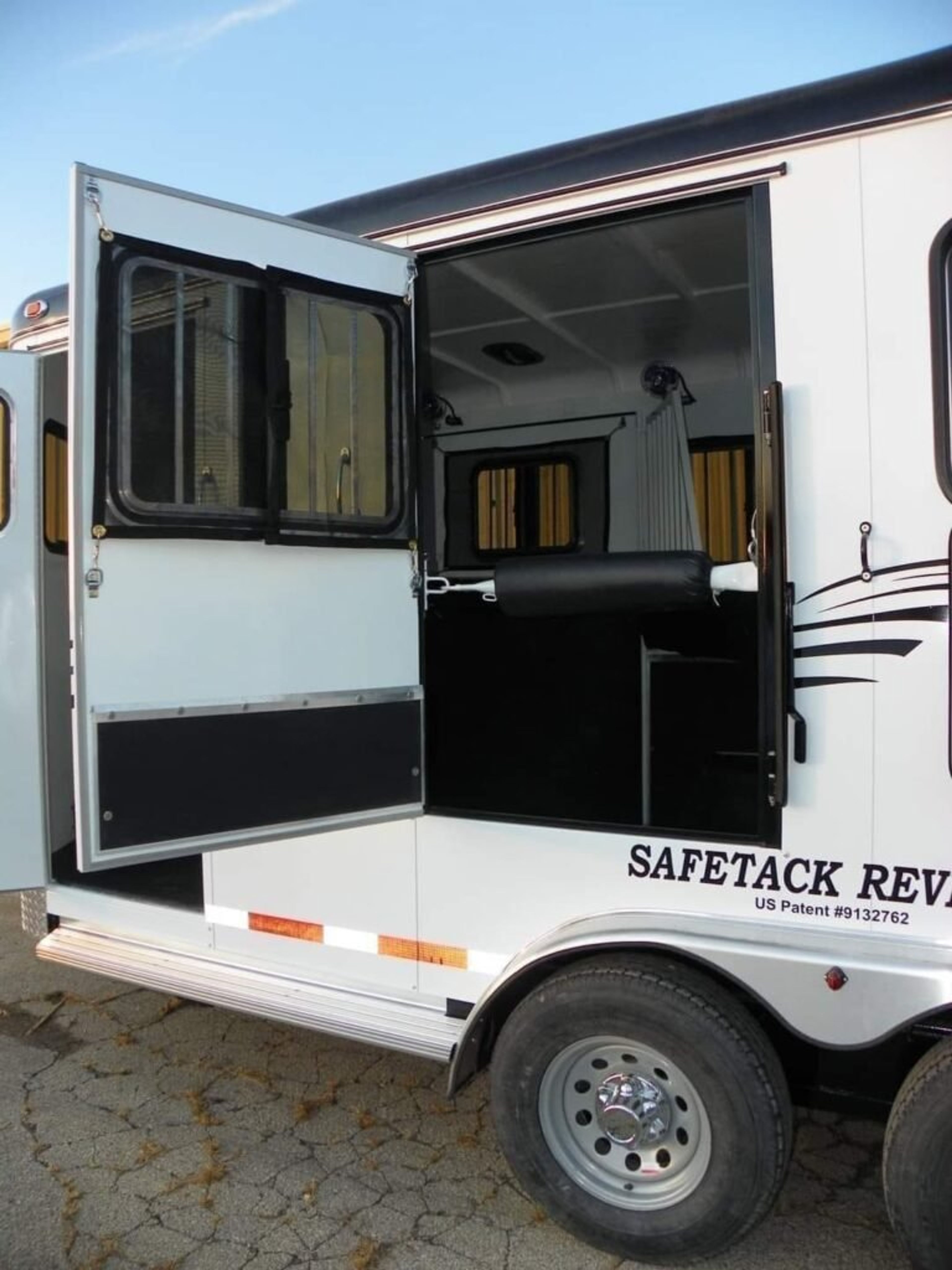 2022 Double D Reverse Slant 2 Horse Bumper Pull — view 13