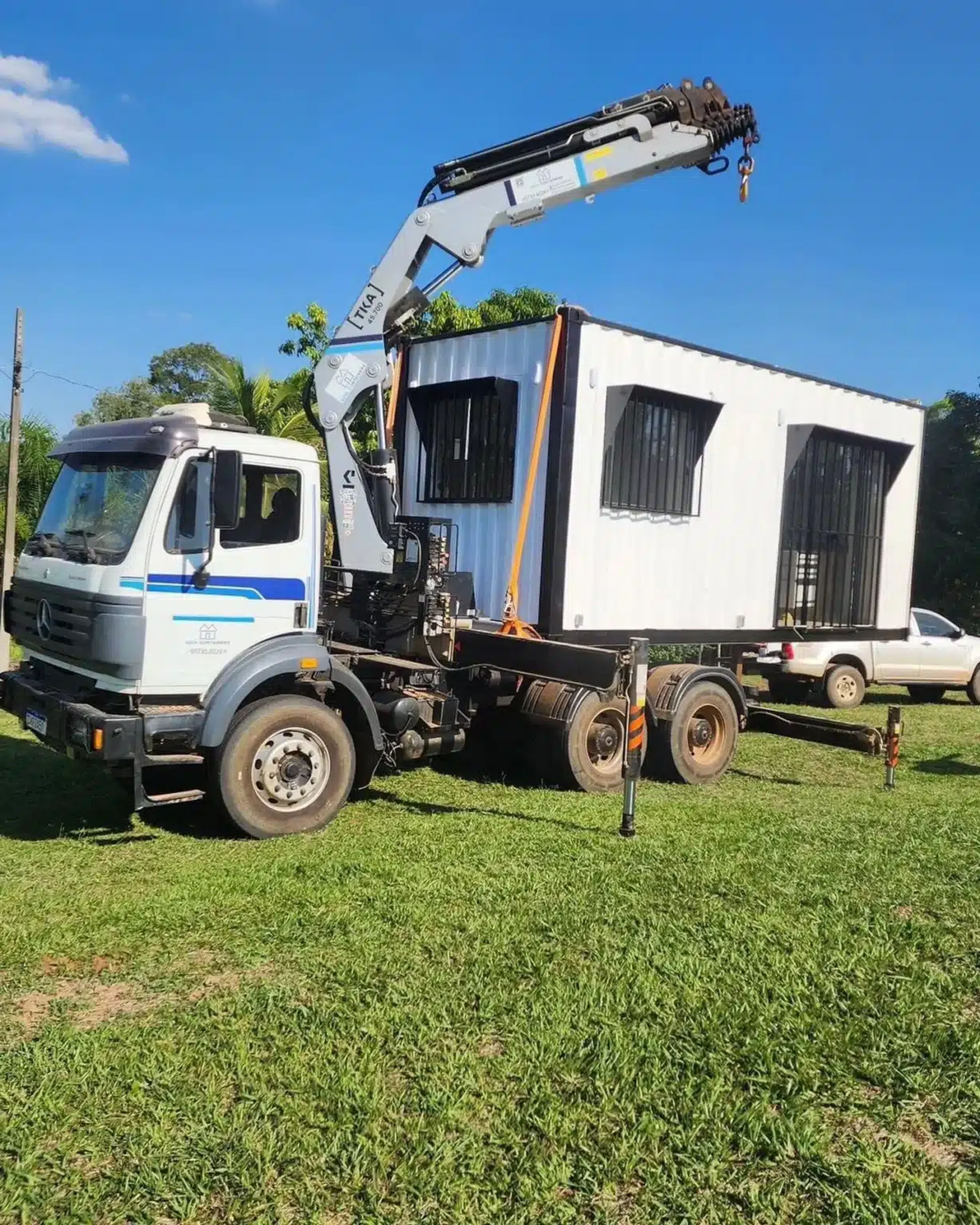 Custom 20ft Shipping Container Home With Water Tank — view 2