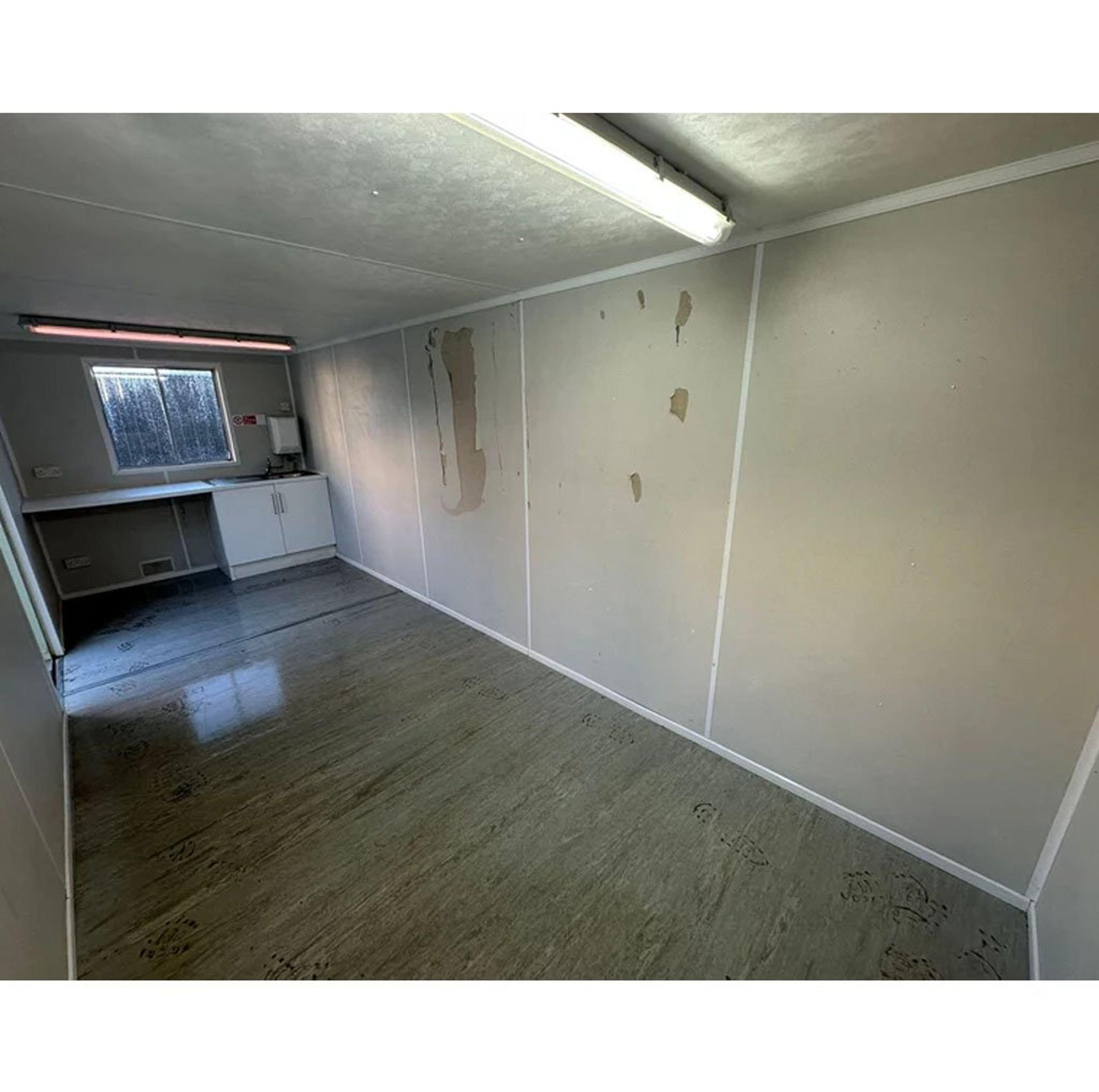 21x8ft Customized Containers — view 7