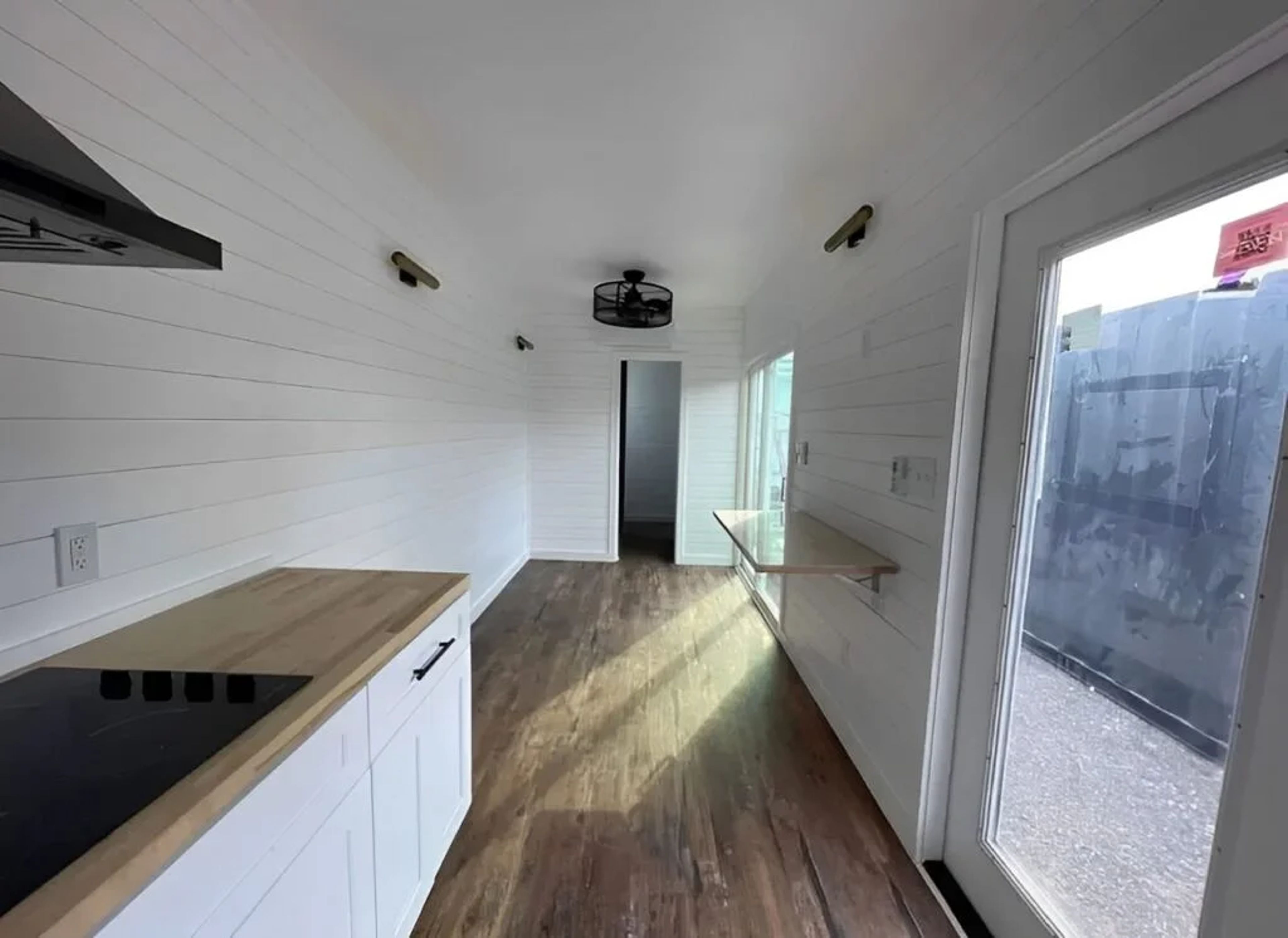 Customized 40ft Shipping Container Made into Luxurious 1 Bedroom — view 2