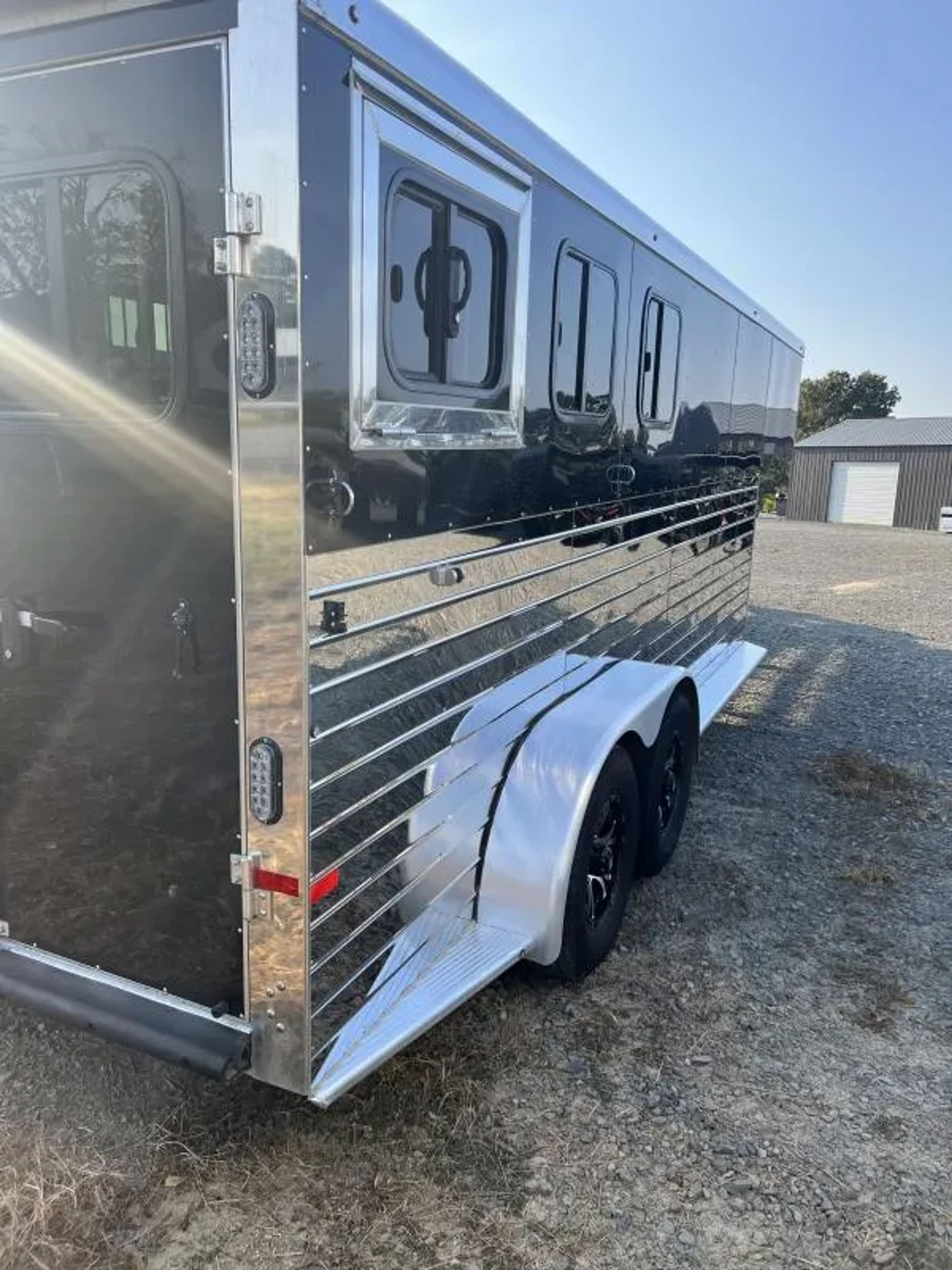 2022 Sundowner 3 Horse Slant GN Trailer — view 13