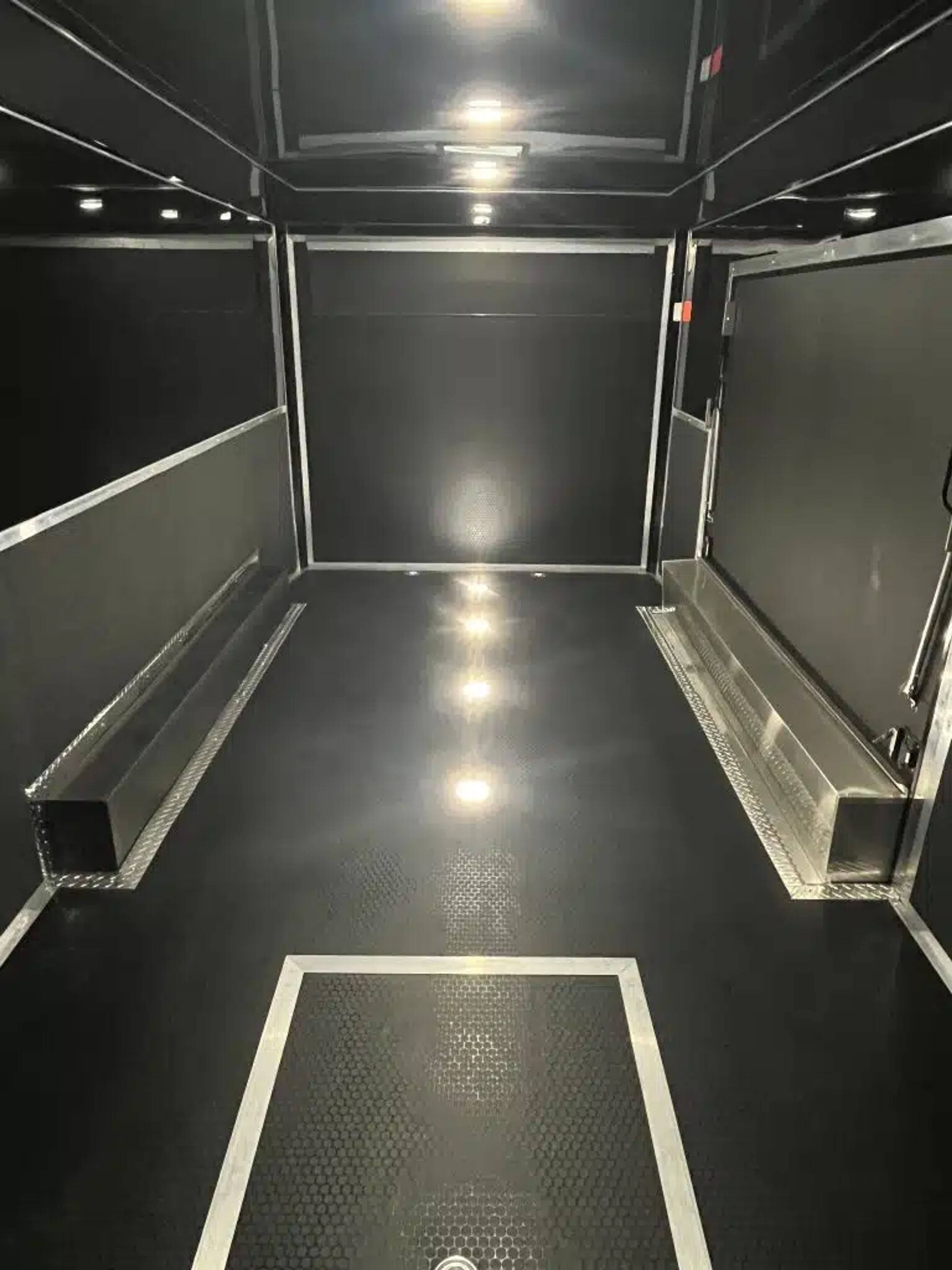 Enclosed Car Trailer 2026 20ft. Haulmark Edge w/Large Escape Door & Black — view 2
