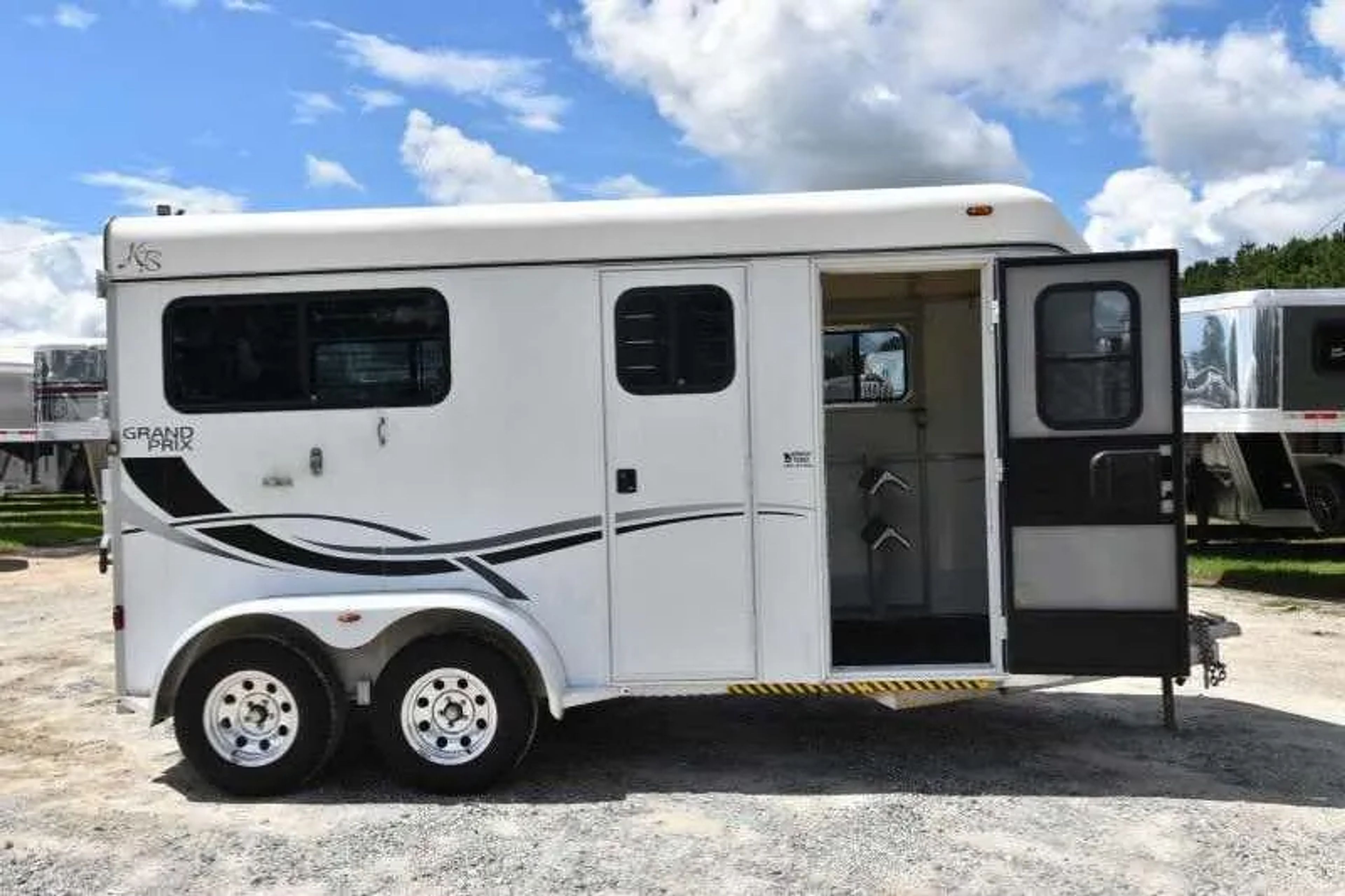 2002 Kiefer Built 2 Horse Bumper Pull — view 6