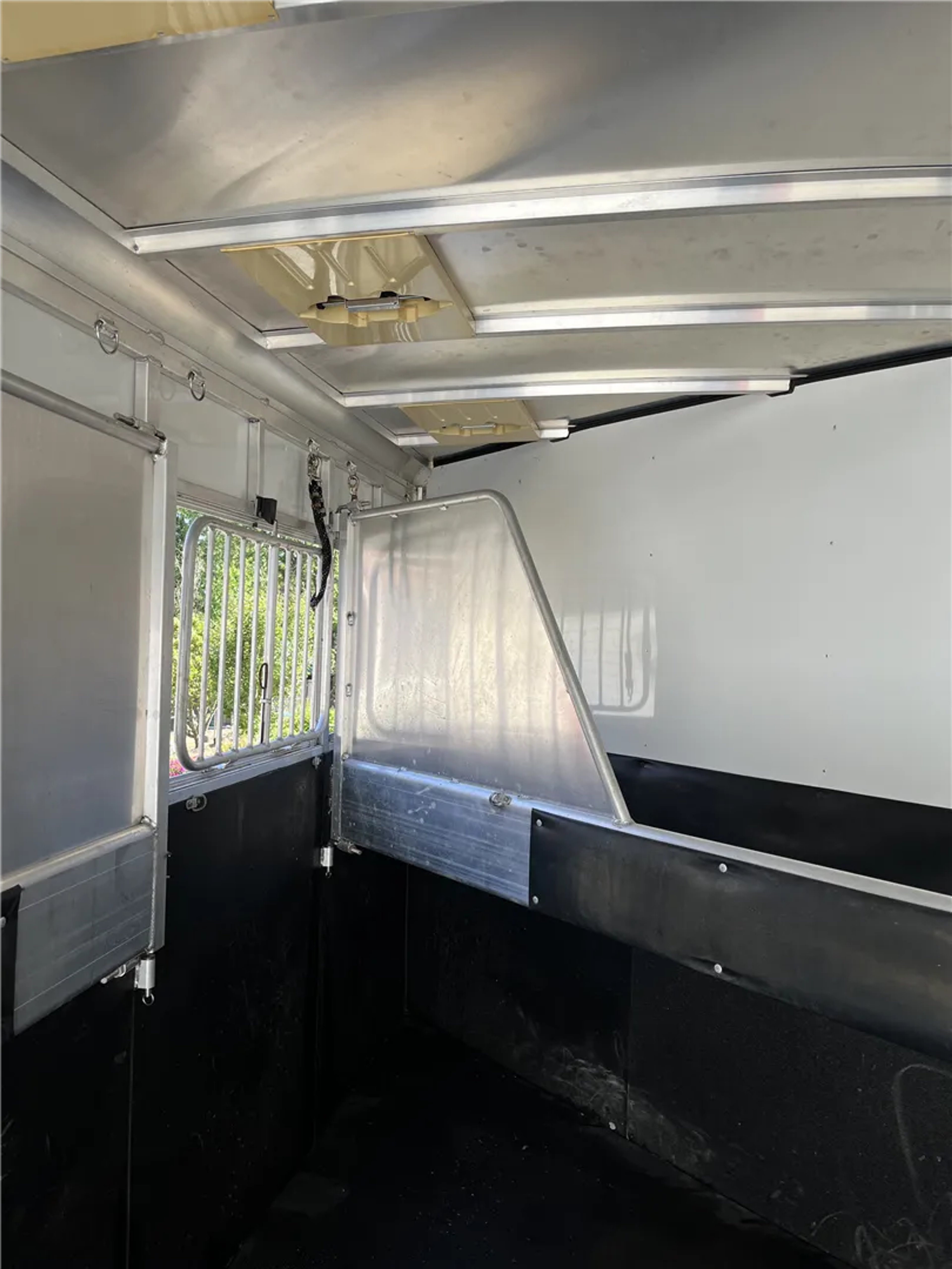 2013 Sundowner Trailers Sportsman 3 Horse Trailer — view 16