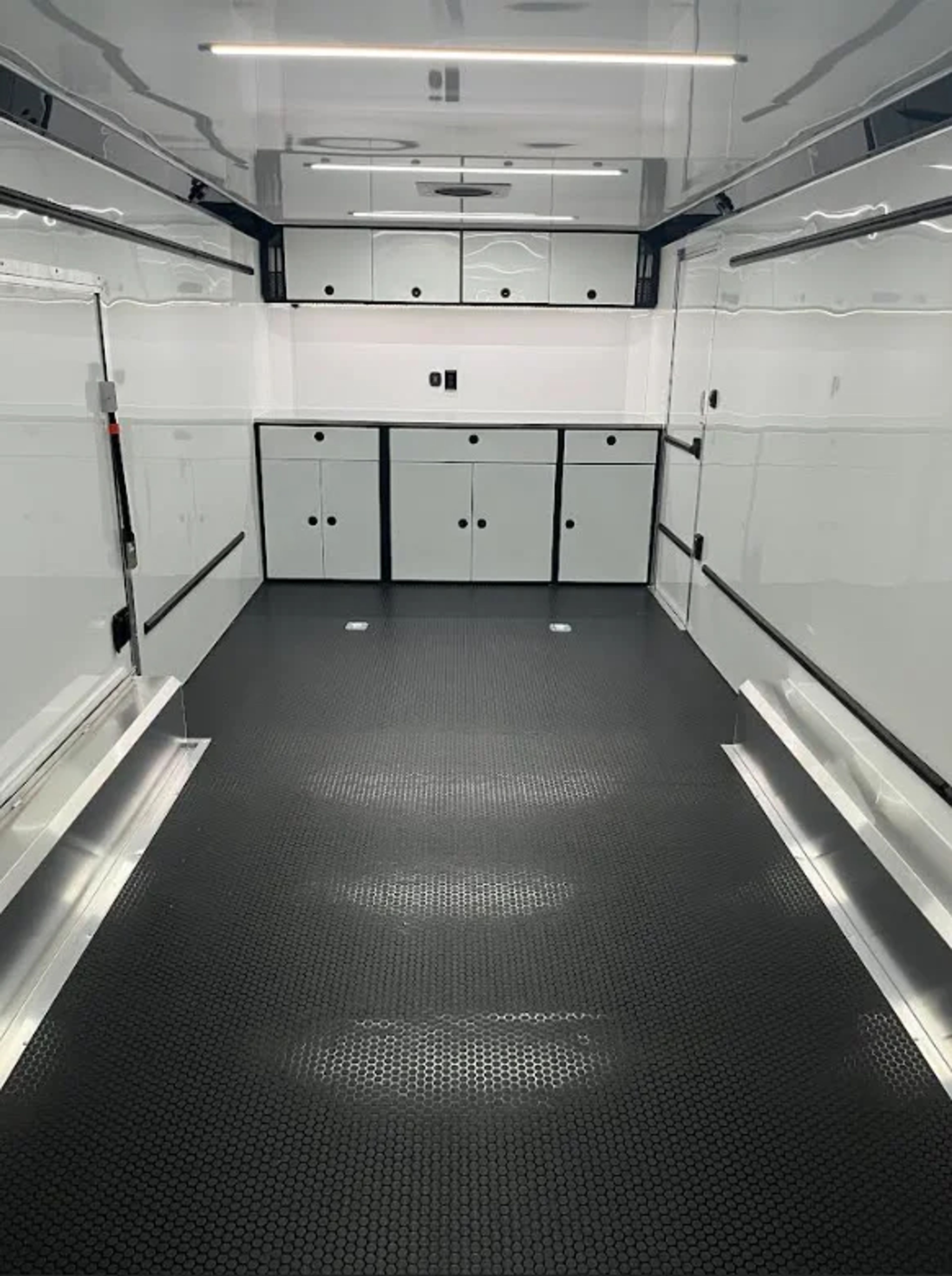 Enclosed ATC Car Trailer 2026 24ft. Aluminum ROM 550 w/Large Escape Door & — view 4