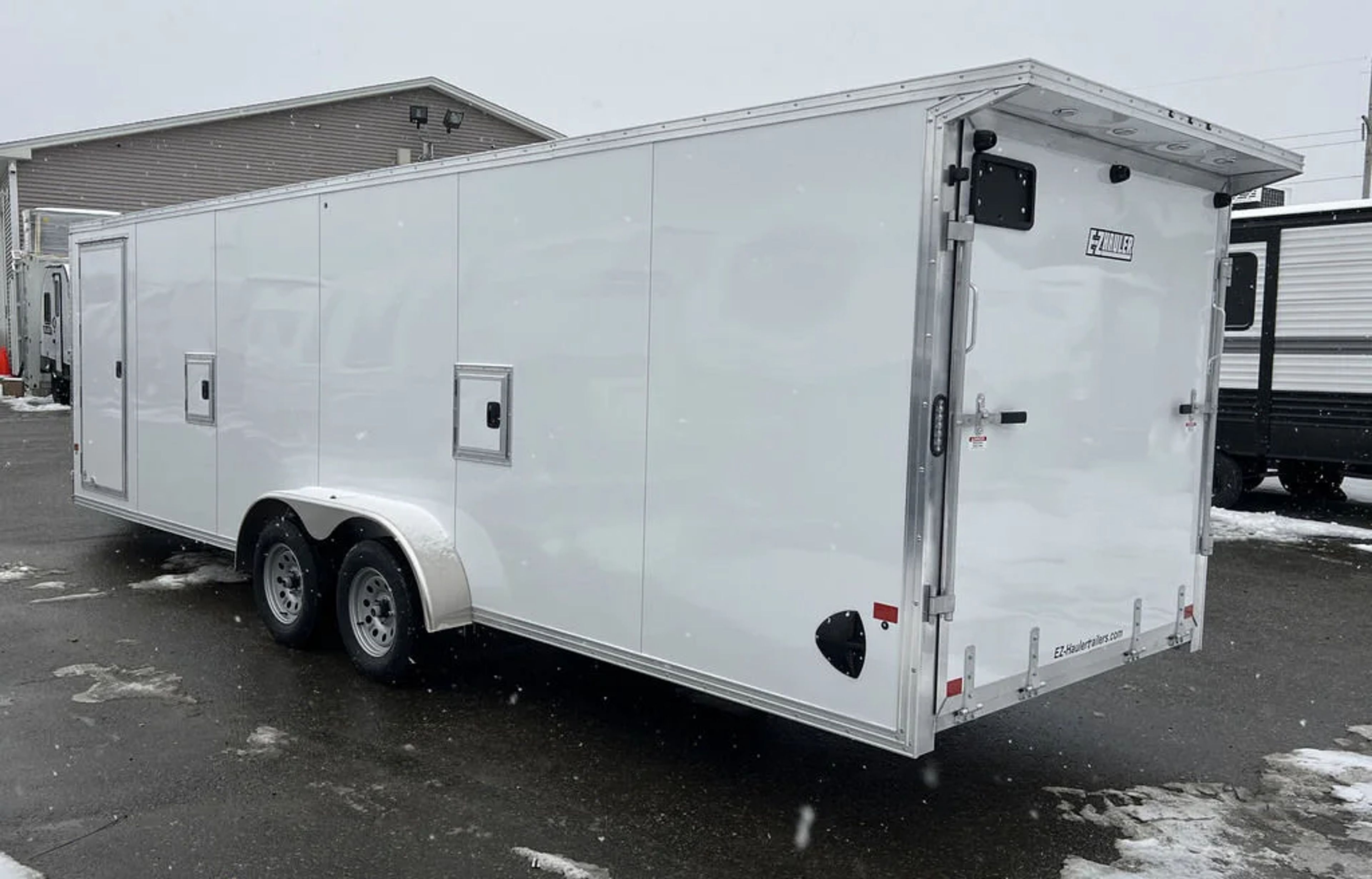 2024 E-Z Hauler 7×24 Aluminum 4-Place Drive In/Out w/Tapered Ramps, Rear Canopy — view 2