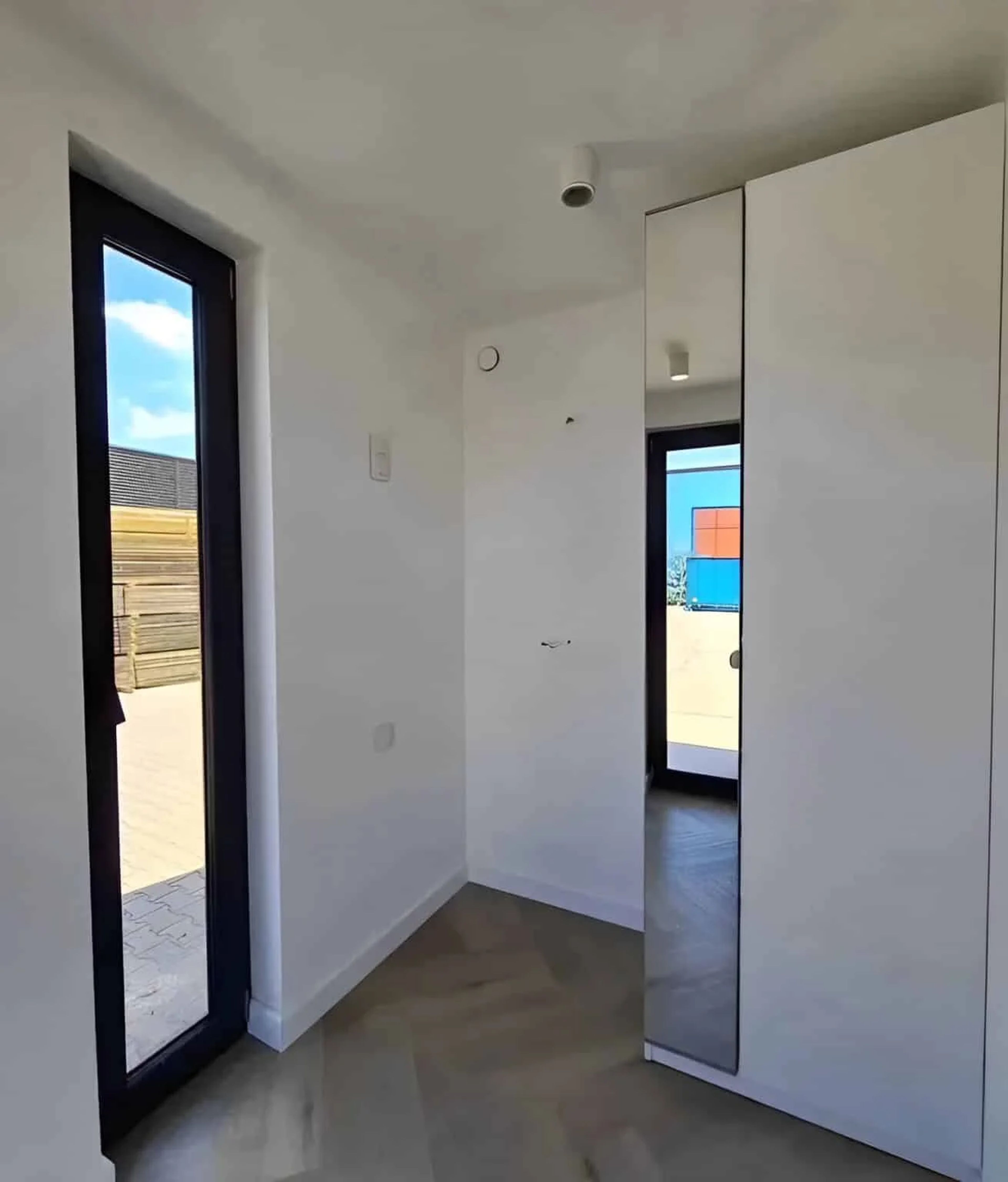 Custom 40ft Shipping Container House — view 5