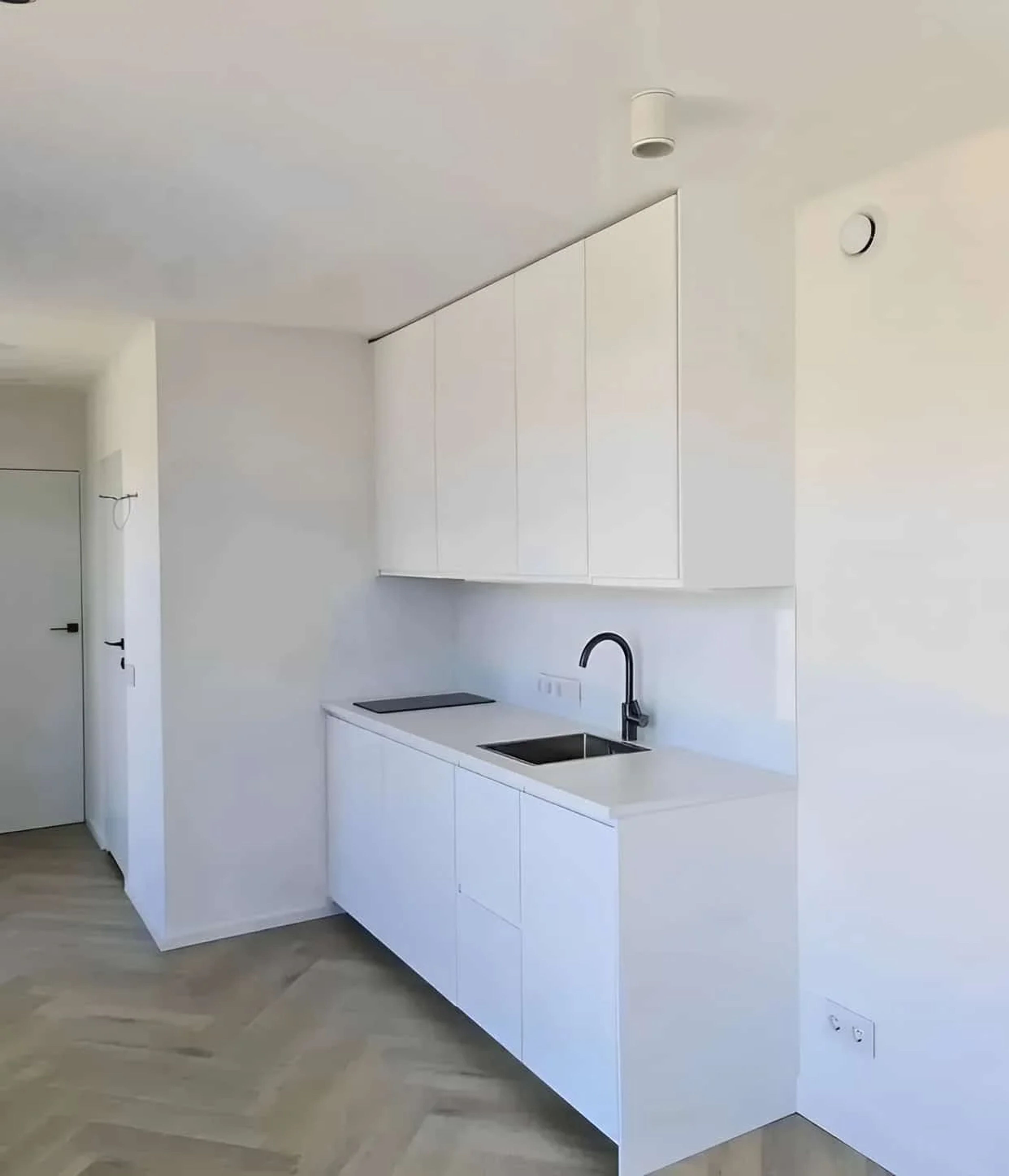 Custom 40ft Shipping Container House — view 8