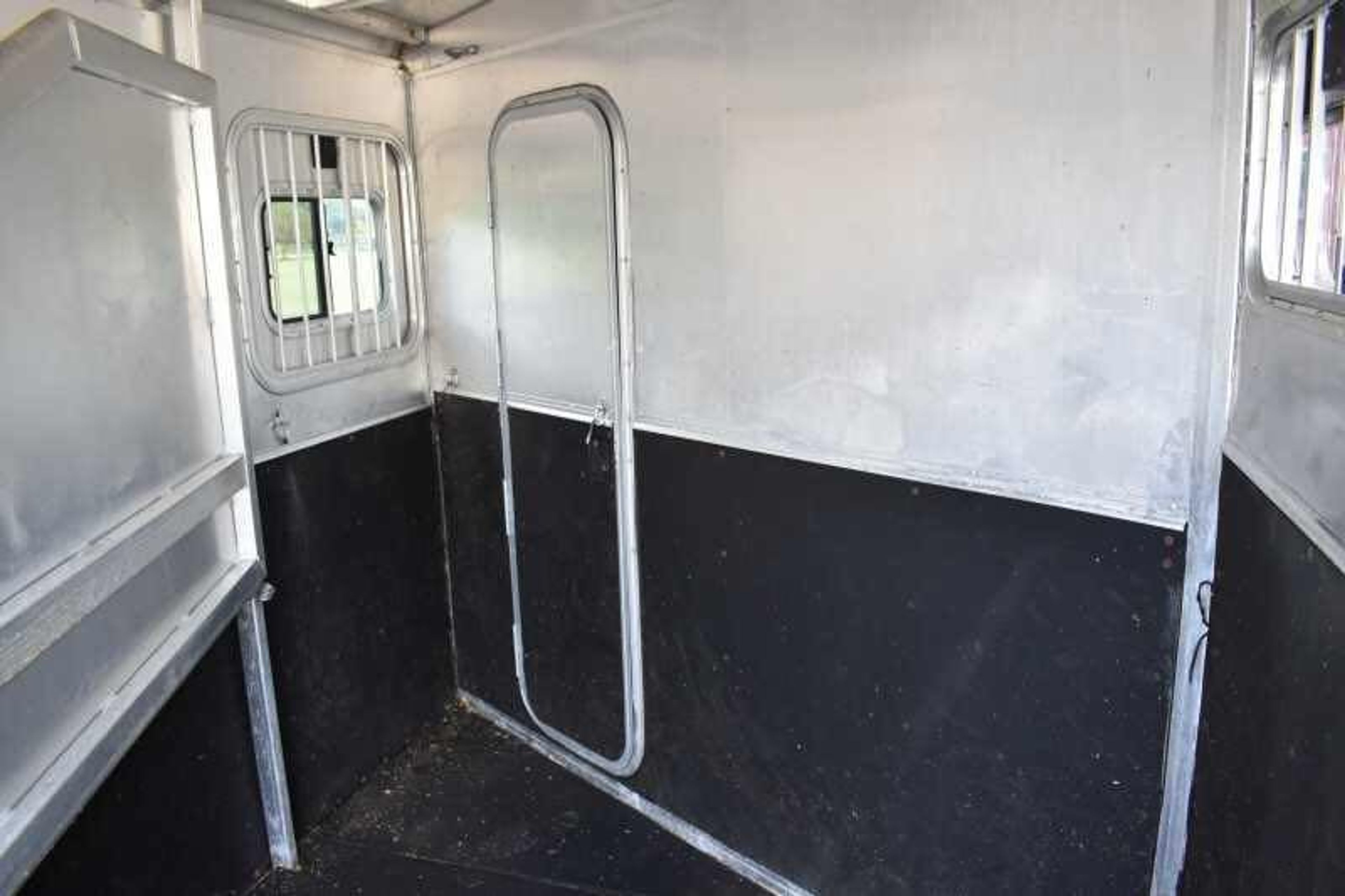 2002 Exiss SS20 2 Horse Trailer — view 12