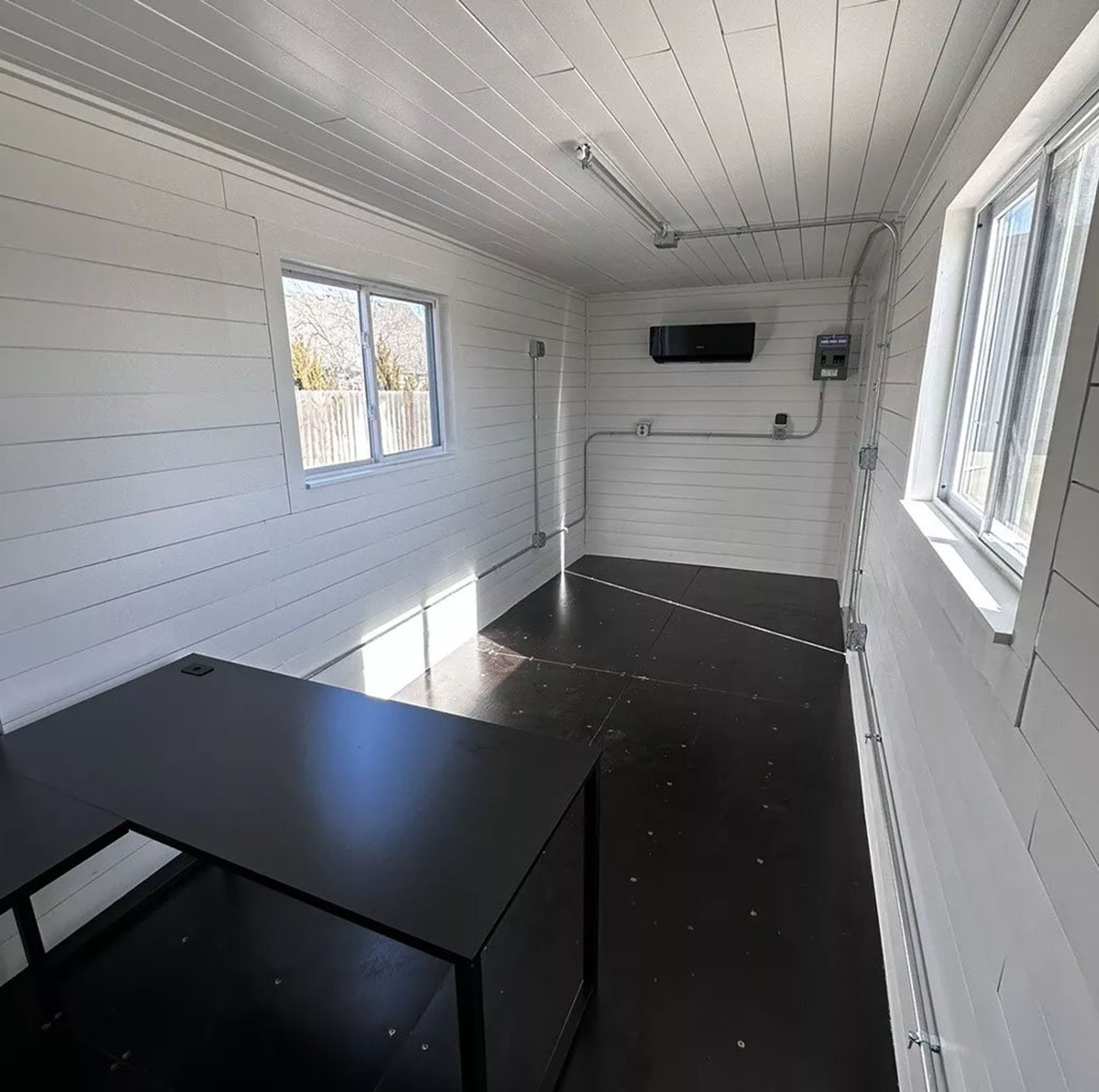 20ft 20’ Slate Gray Shiplap 120V Shipping Container Office Minisplit — view 4