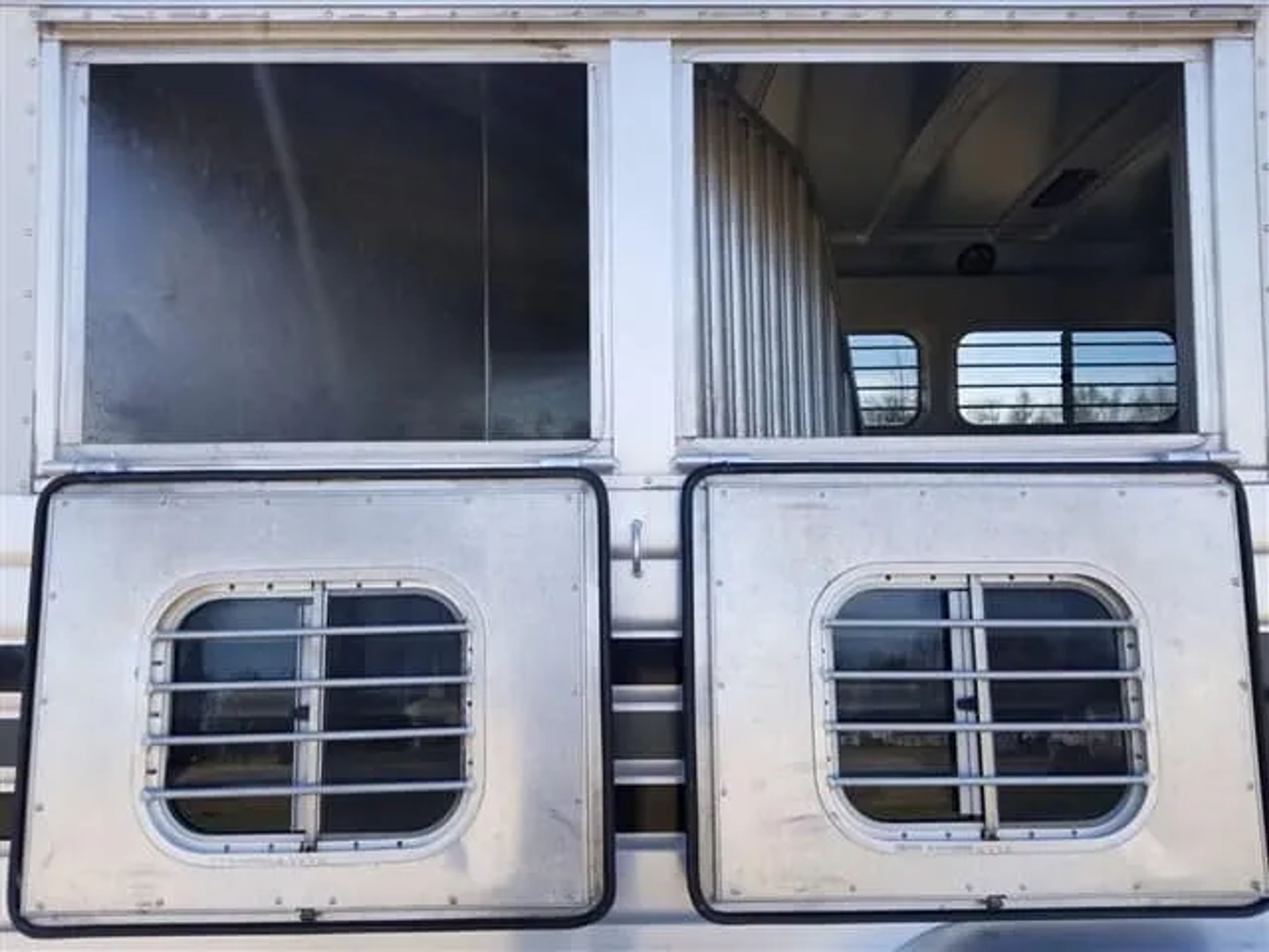 2001 4 Star 2 Horse Bumper Pull Slant Load — view 12