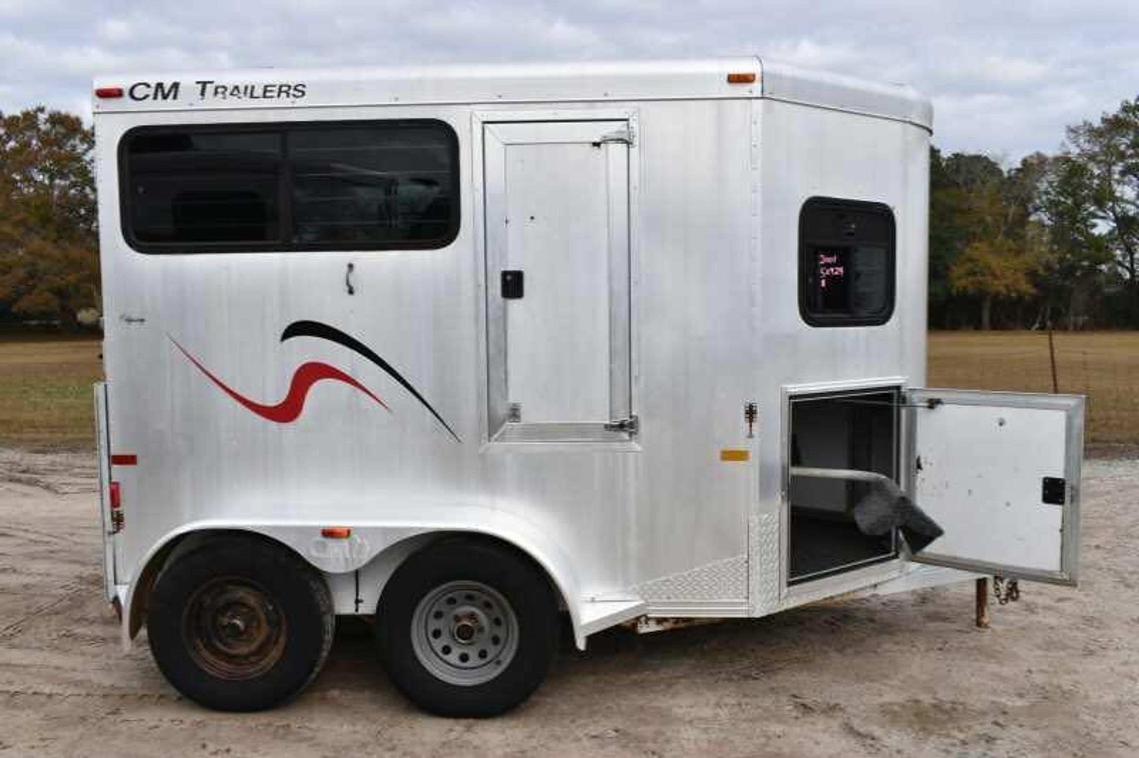 2001 CM Odyssey 2 Horse Trailer — view 19