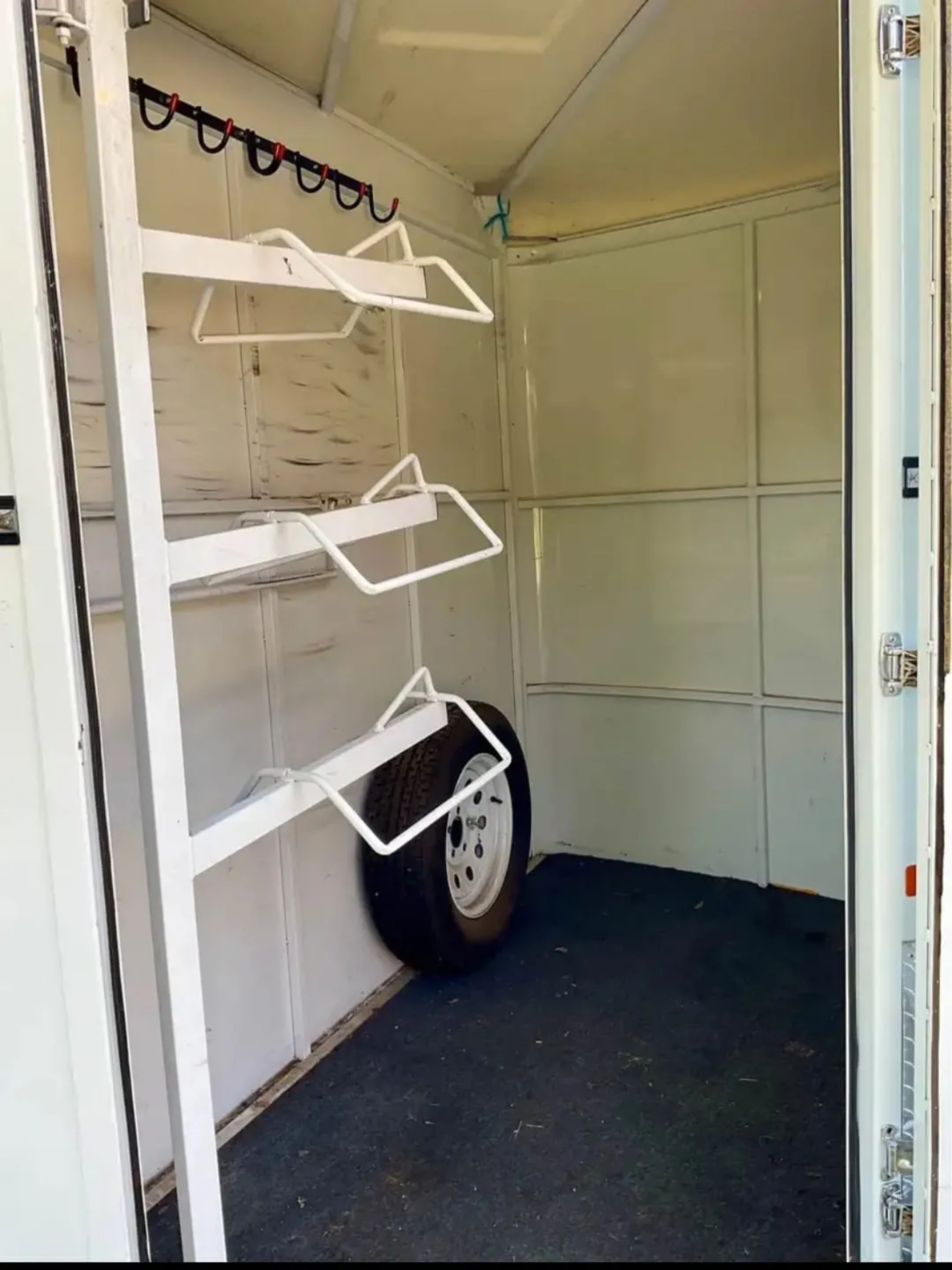 2007 Circle J 2 Horse Trailer Slant Load — view 19