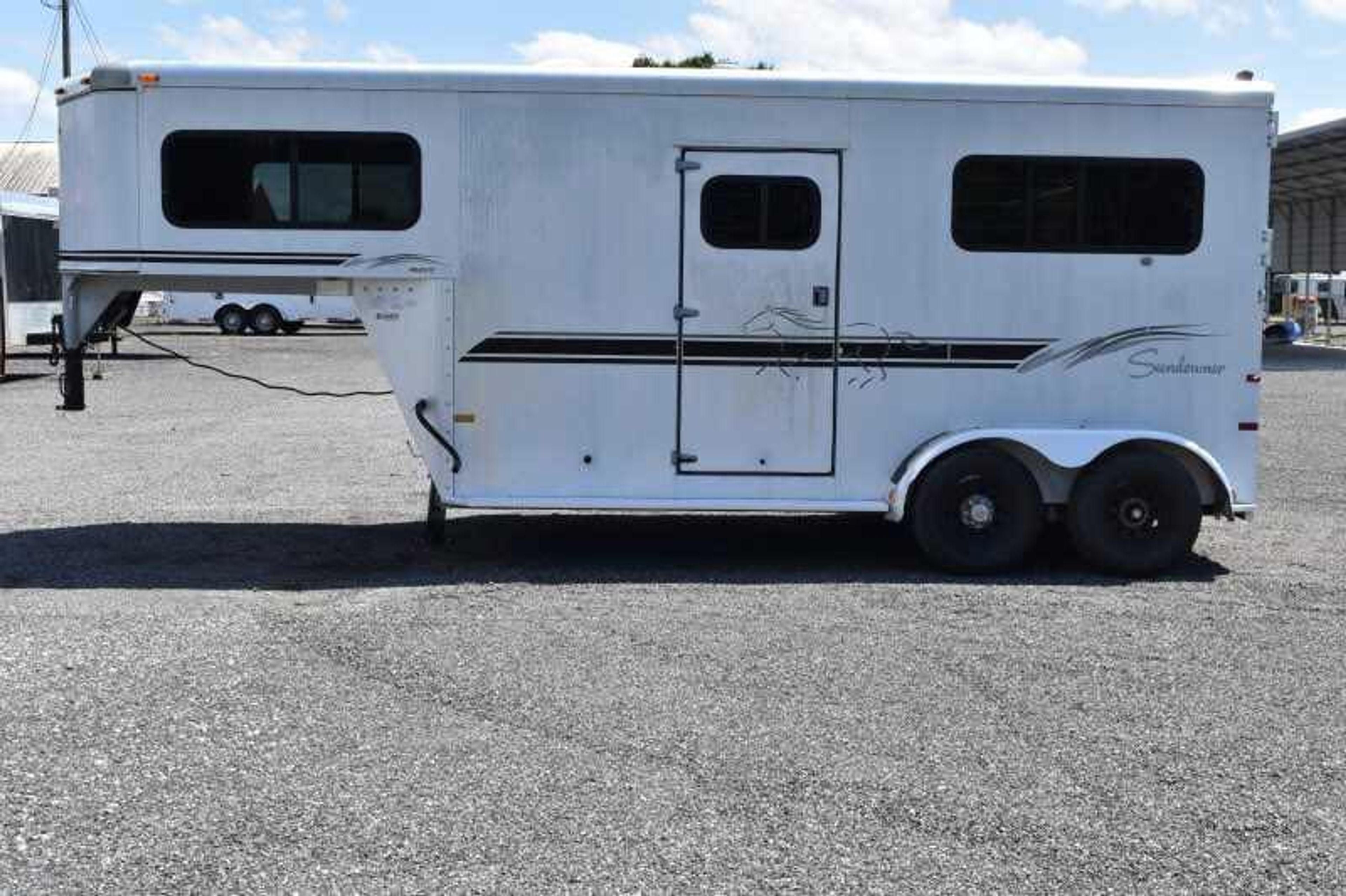 2000 Sundowner 7204GNST 2 Horse Trailer — view 12