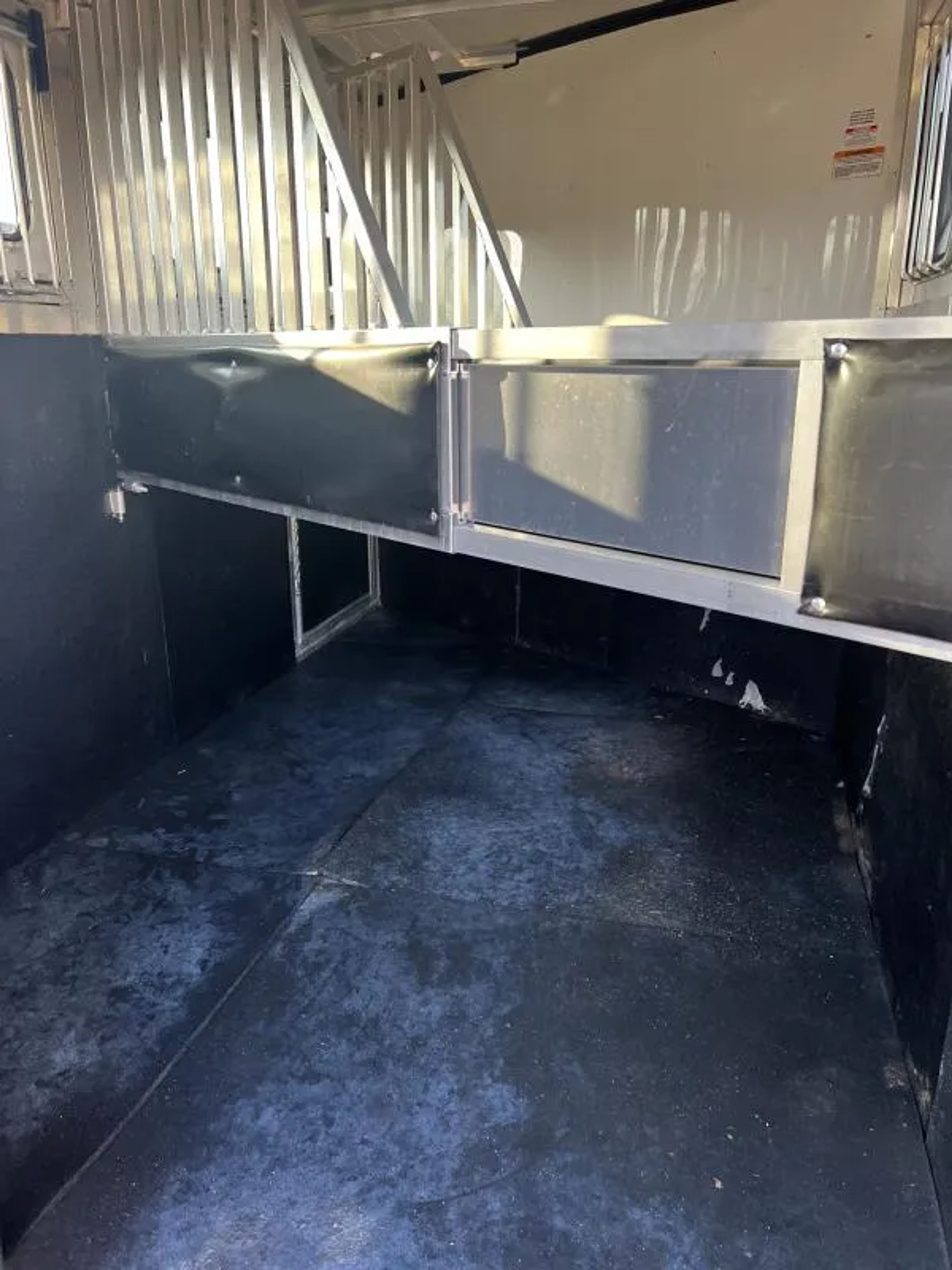 2022 Sundowner 3 Horse Slant GN Trailer — view 12