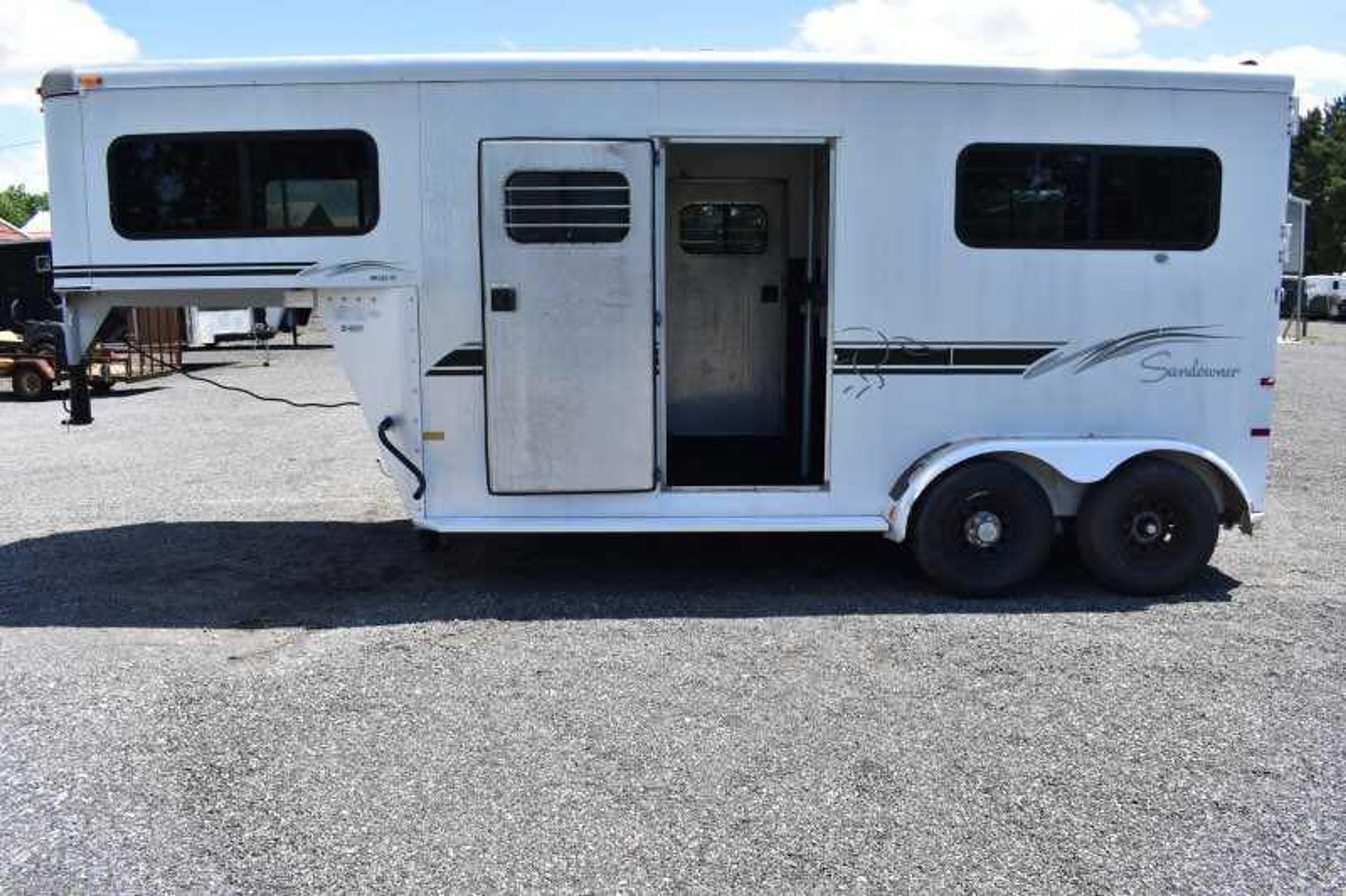2000 Sundowner 7204GNST 2 Horse Trailer — view 17