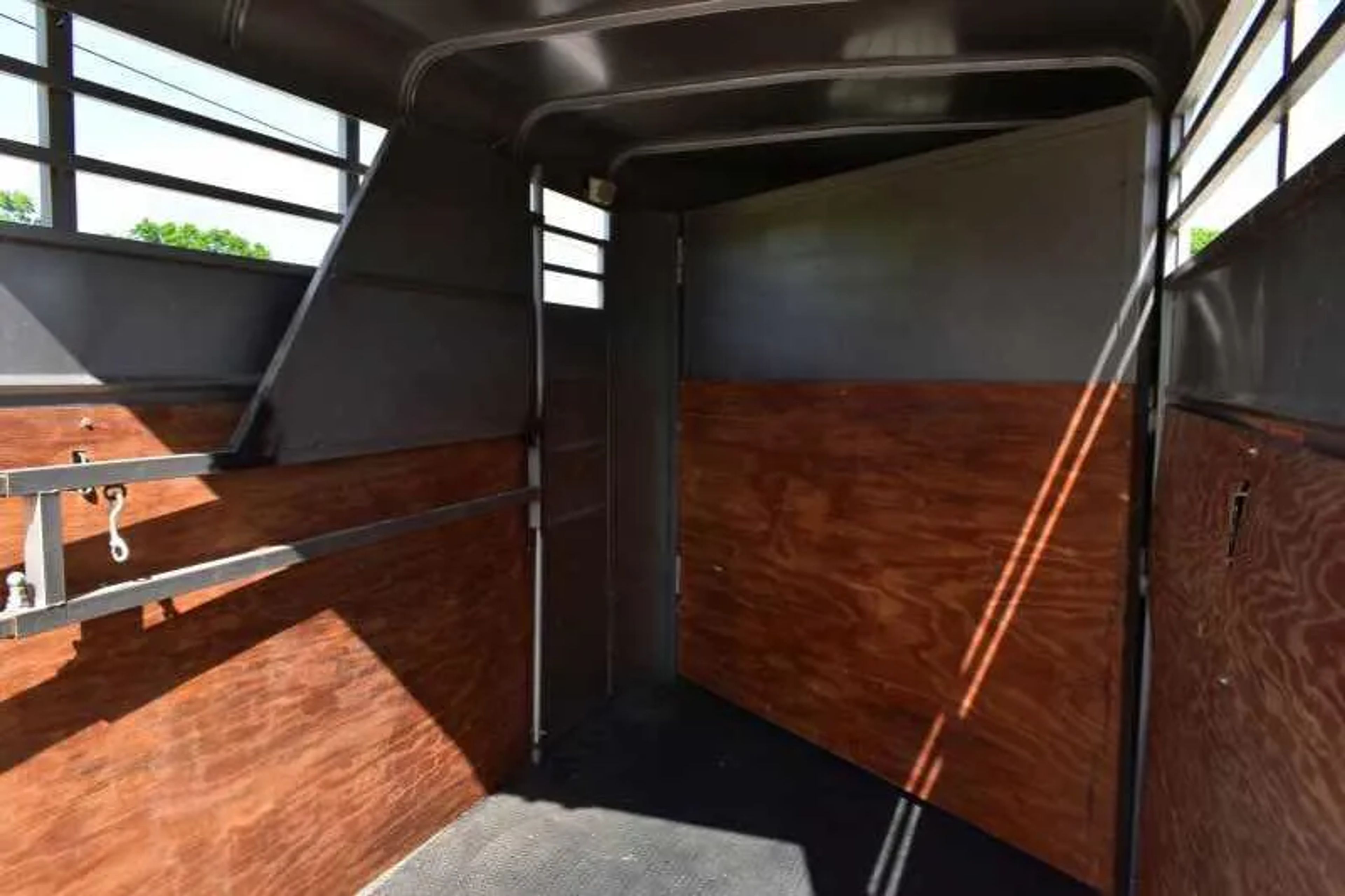 2010 Calico 2 Horse Trailer — view 10