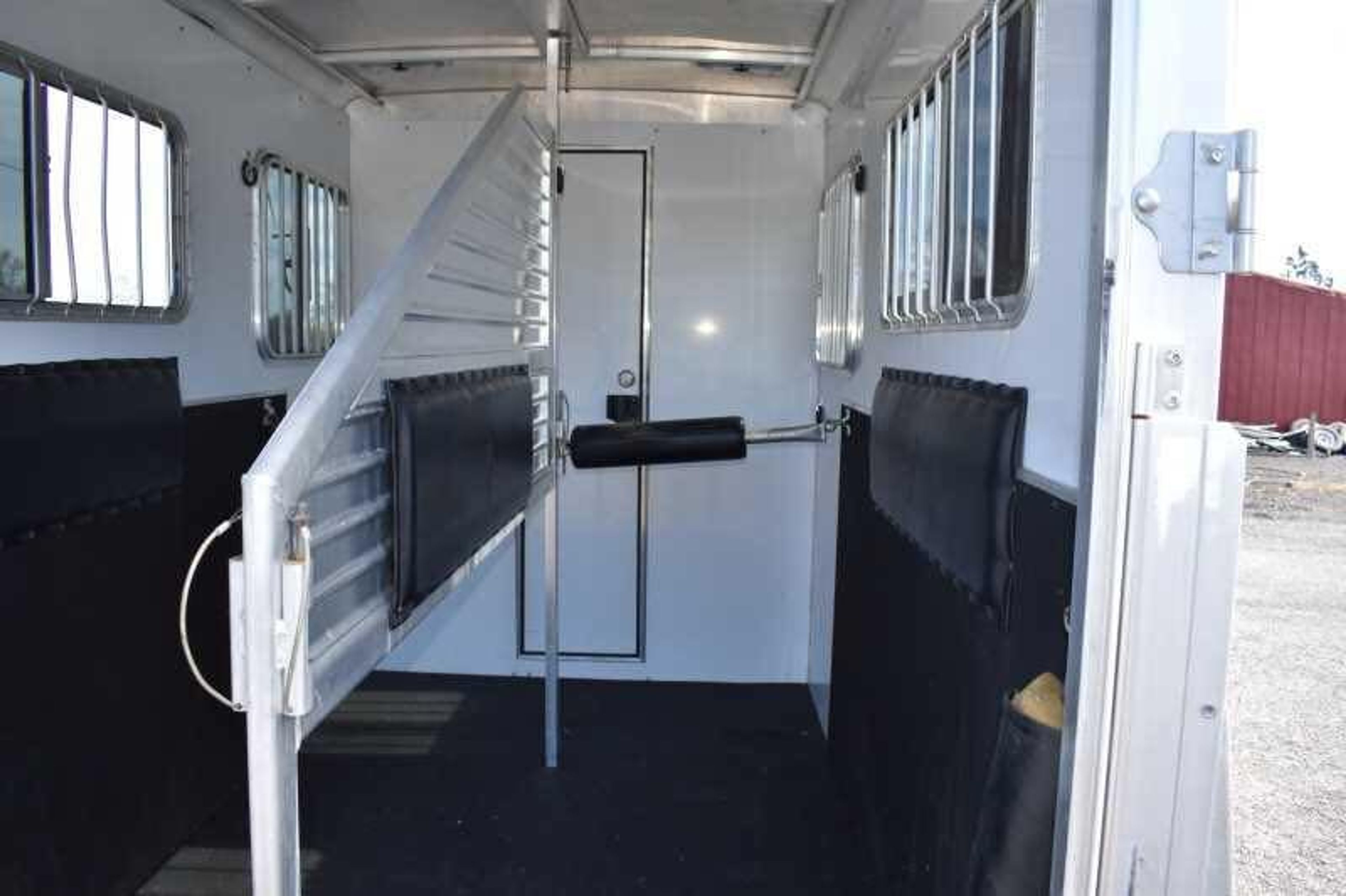 2005 Featherlite 2HST 2 Horse Trailer — view 6
