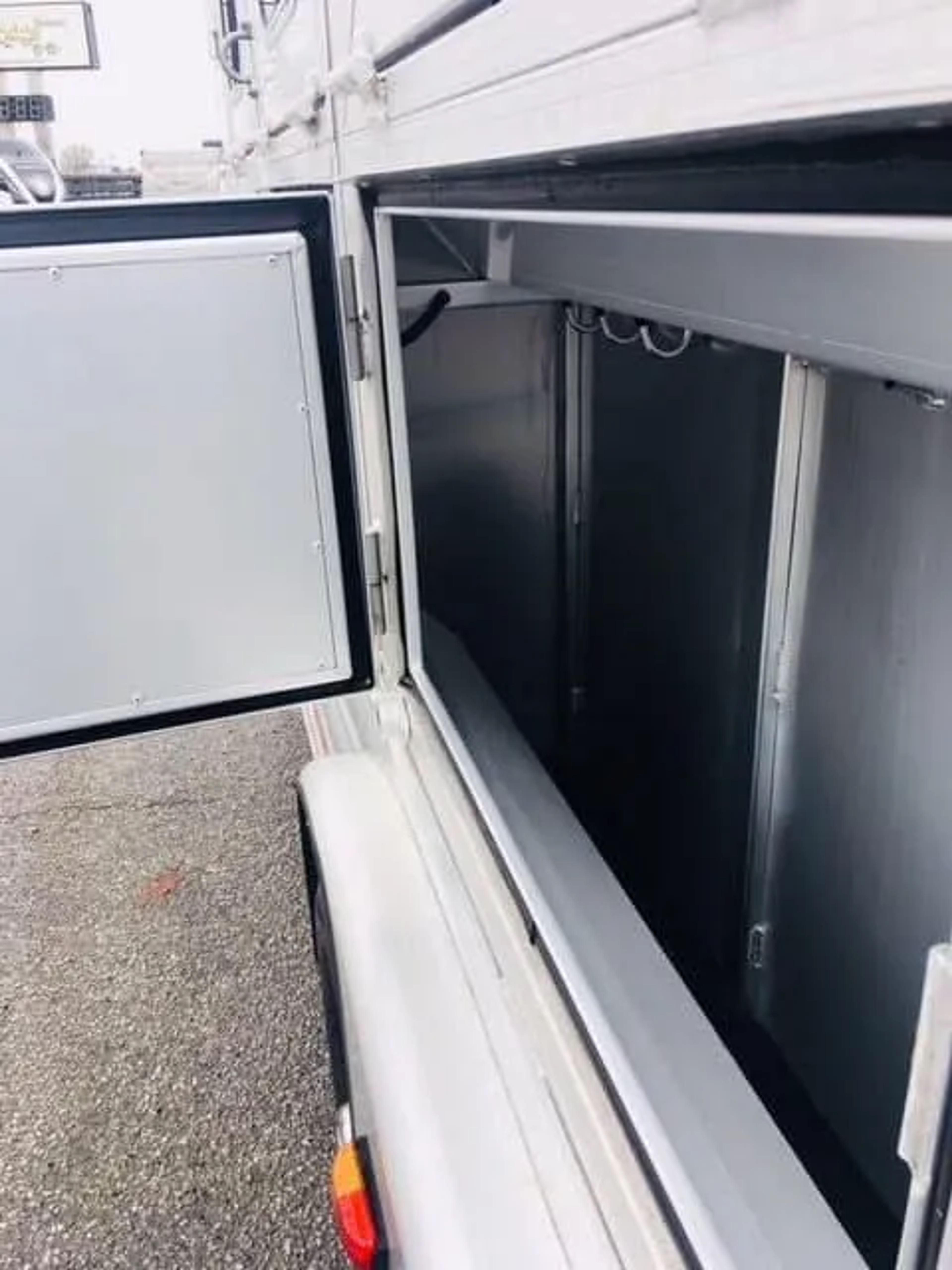 2018 Platinum Coach 3 Horse Bumper Pull — view 17