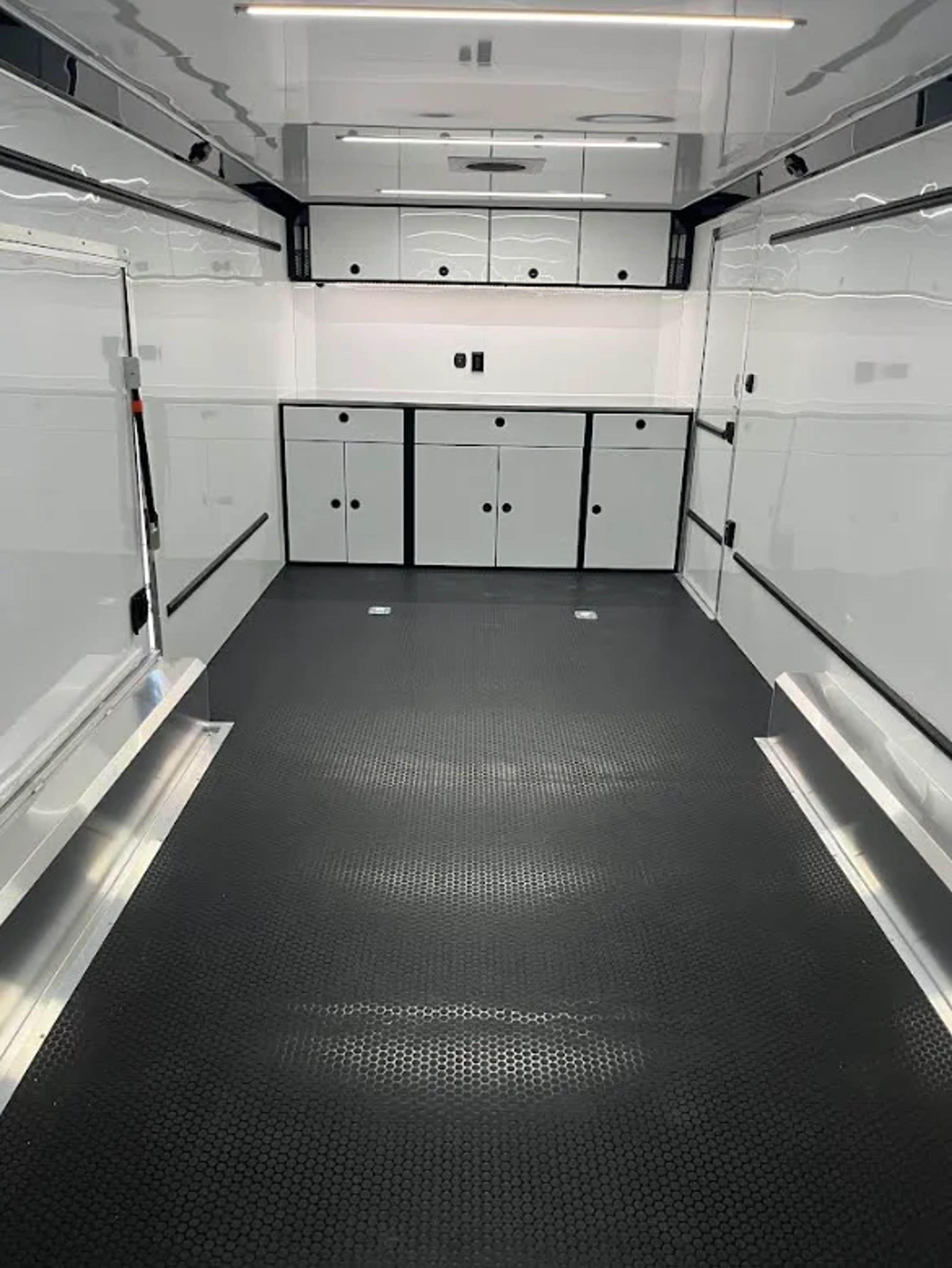 Enclosed ATC Car Trailer 2026 24ft. Aluminum ROM 550 w/Large Escape Door & — view 5