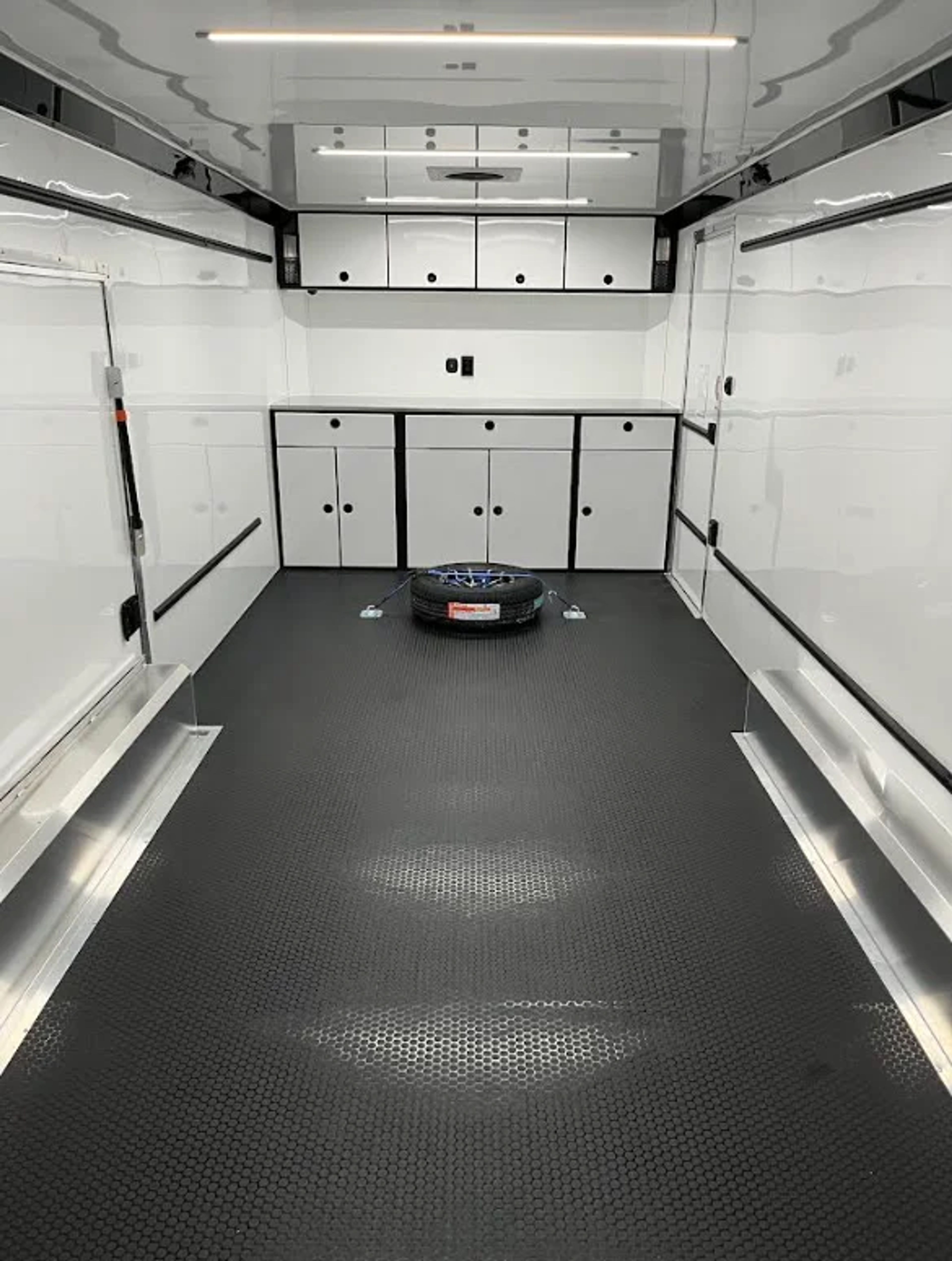 Enclosed ATC Car Trailer 2026 24ft. Aluminum ROM 550 w/Large Escape Door & — view 4