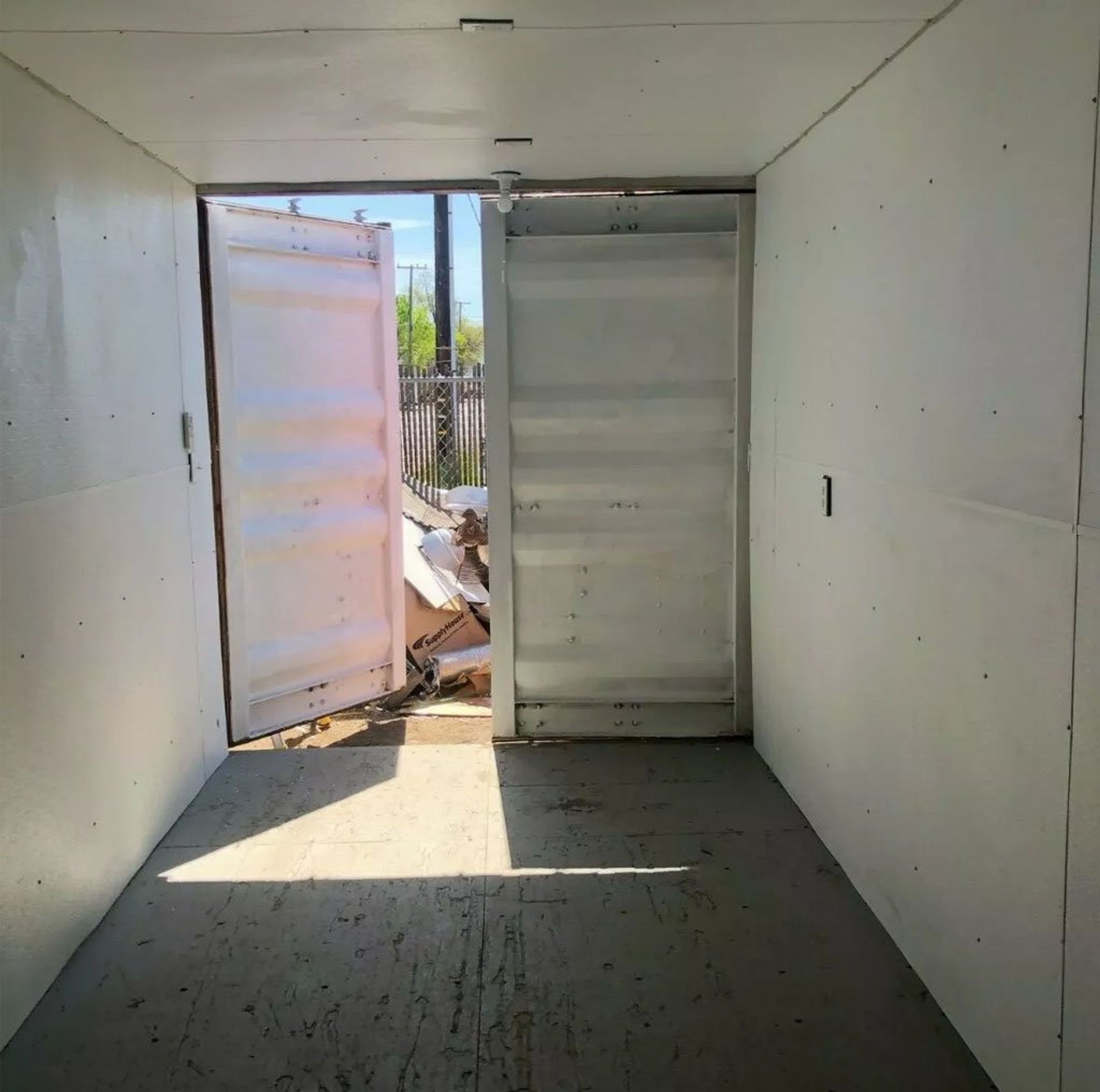 20ft Insulated Shipping container Greenhouse — view 3