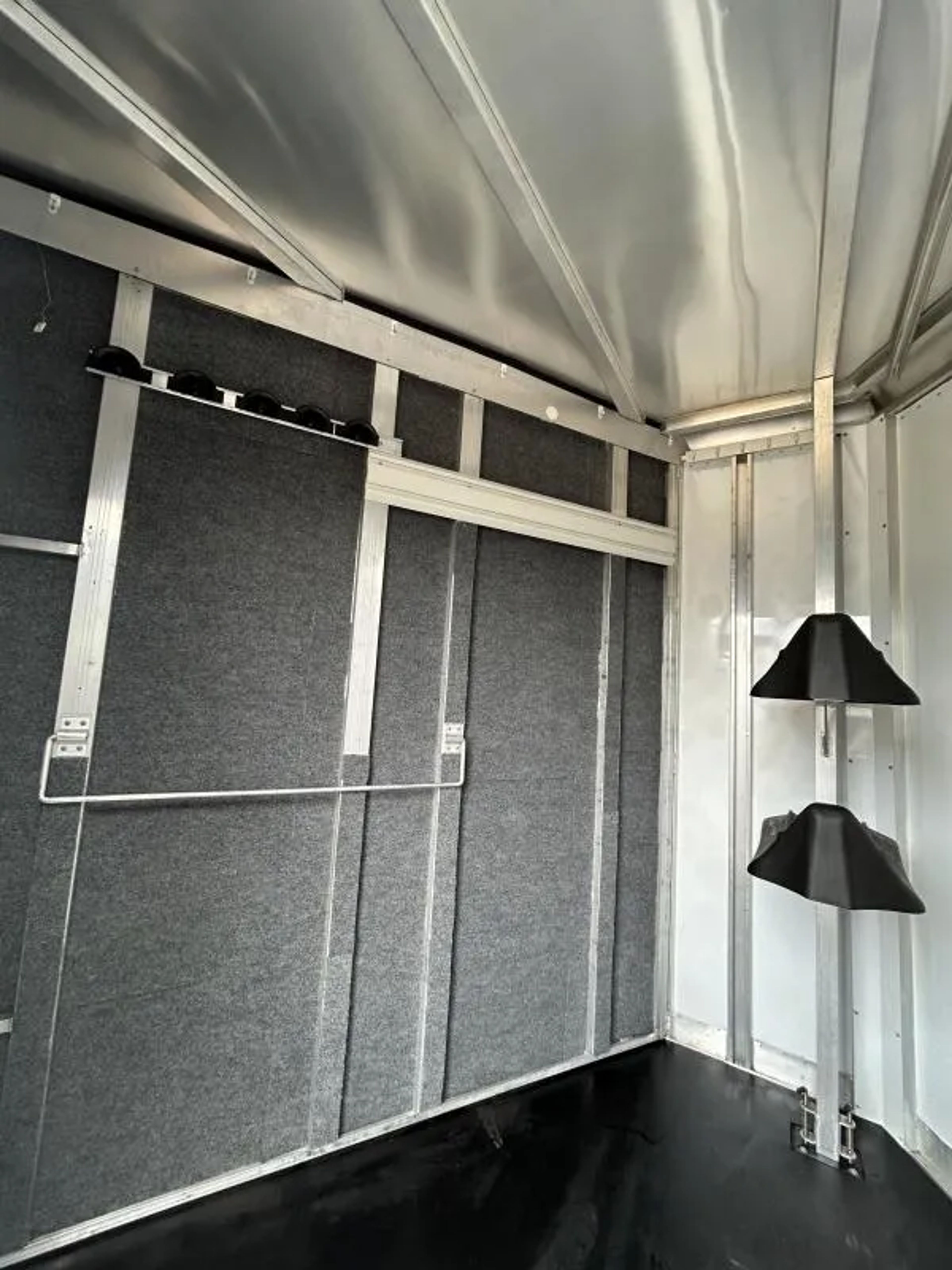2007 Exiss 2 Horse Trailer — view 6