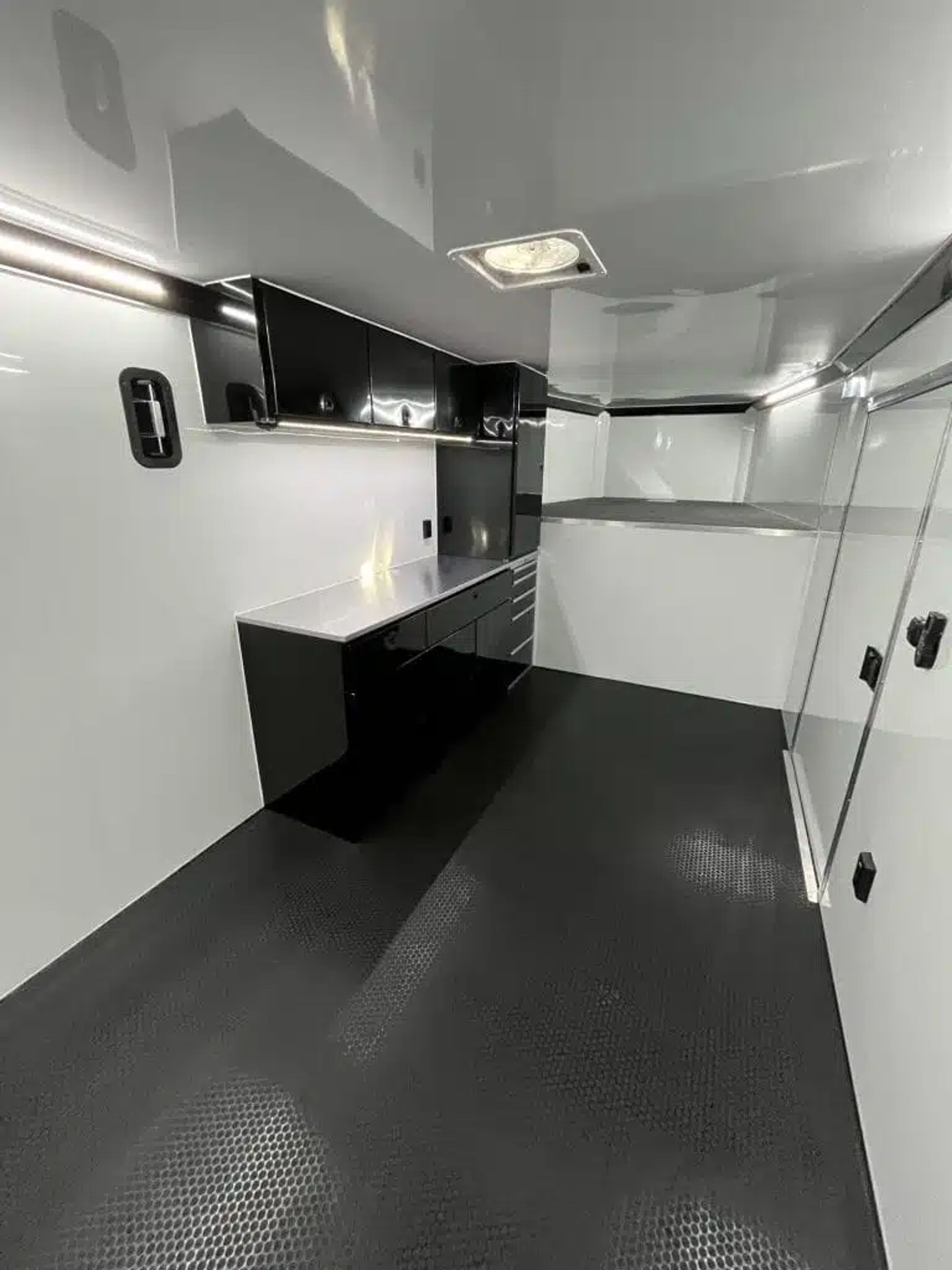 Enclosed ATC Gooseneck Car Trailer 2026 44ft. Aluminum ROM 500 w/Aluminum — view 4