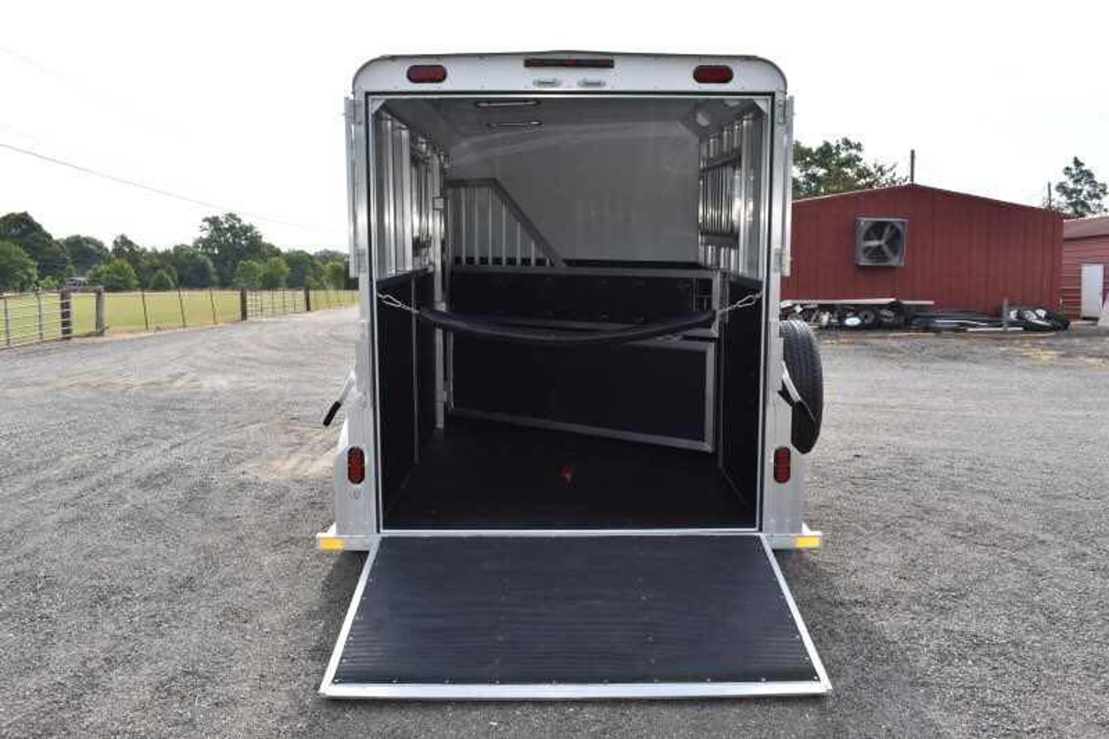 2019 Trailers USA 2HSLBPDLX 2 Horse Trailer — view 3