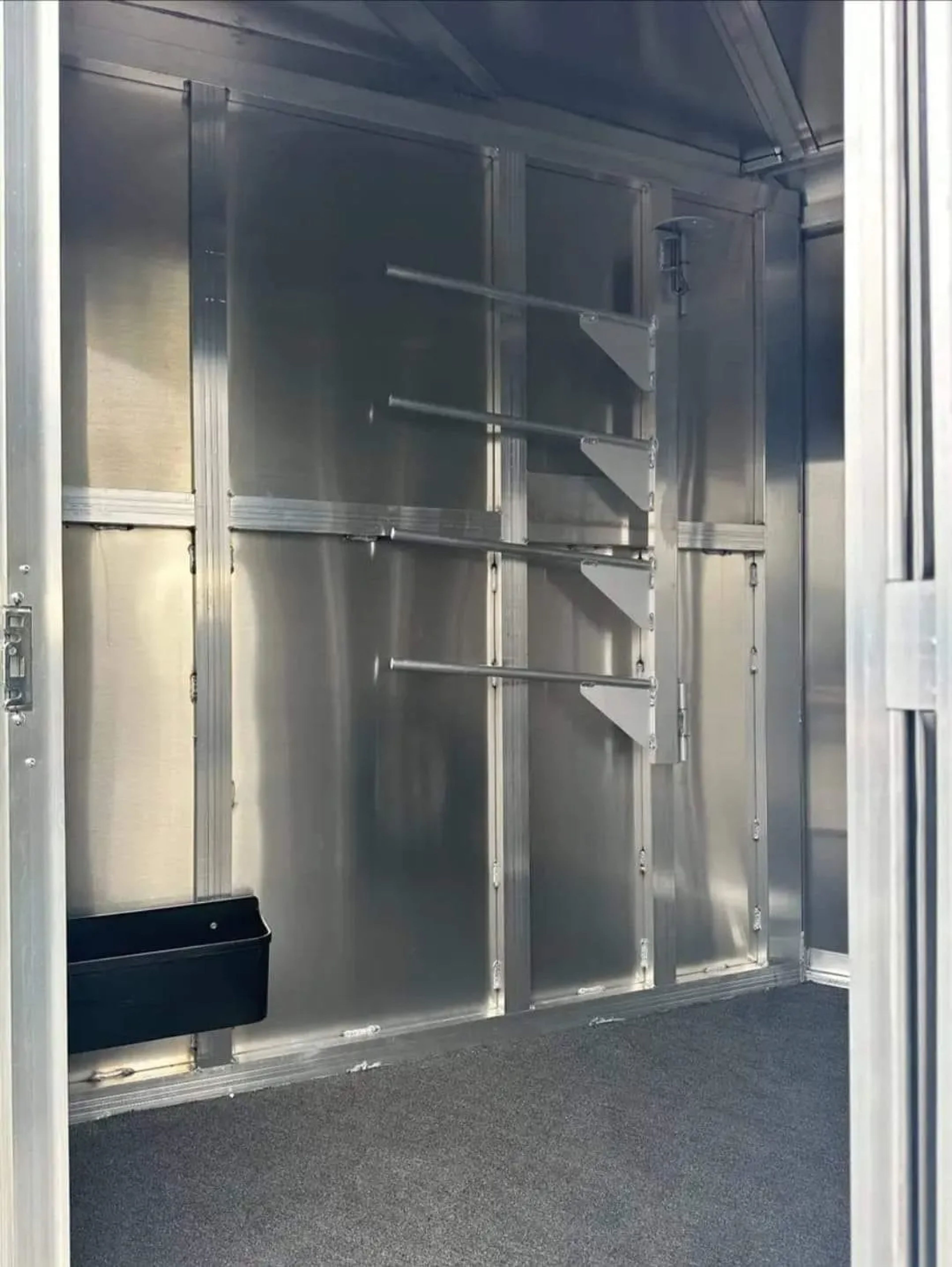 2012 Featherlite 9400 2 Horse Trailer — view 6