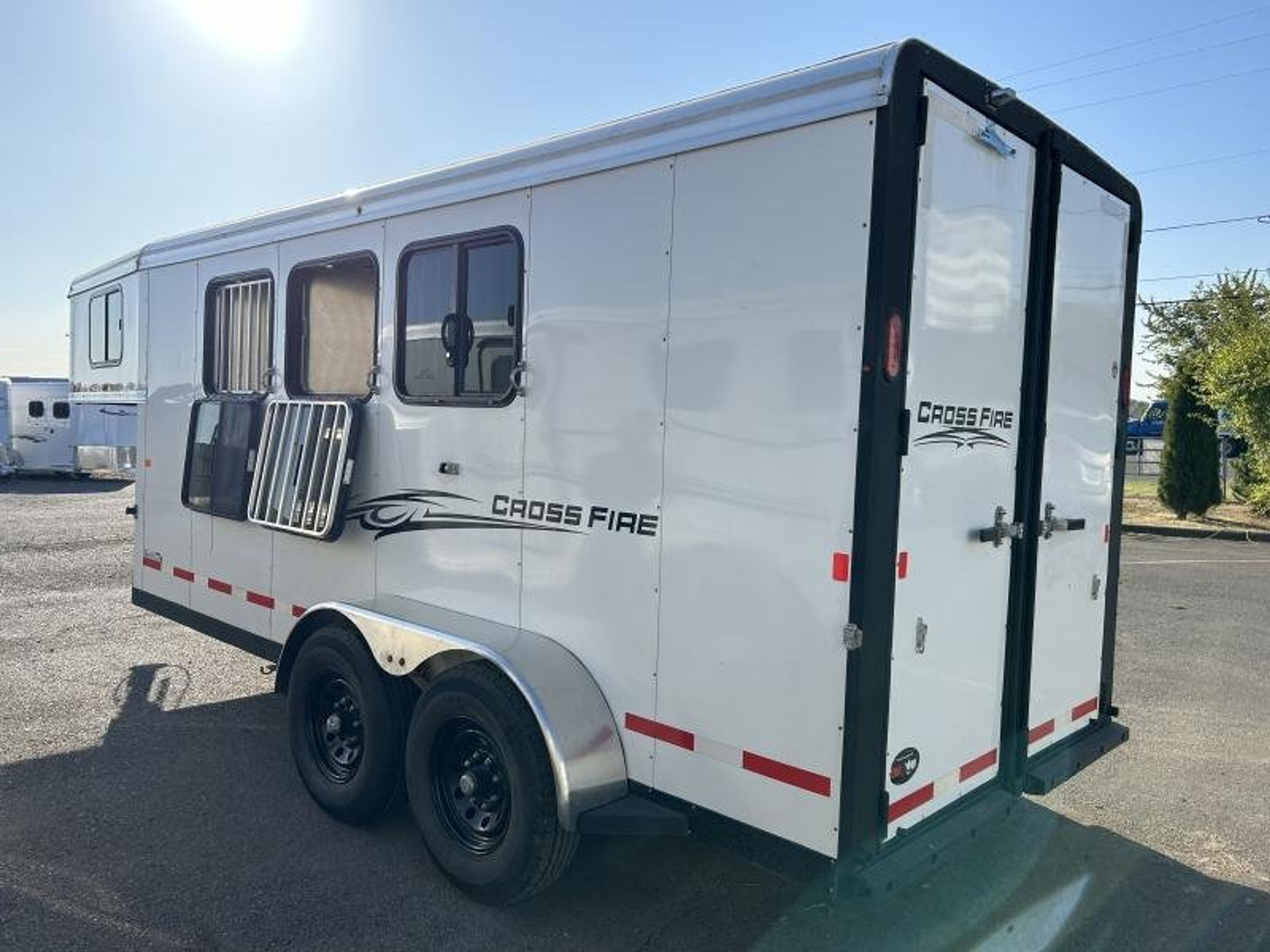 2022 Logan Coach Crossfire 3 Horse Gooseneck — view 4
