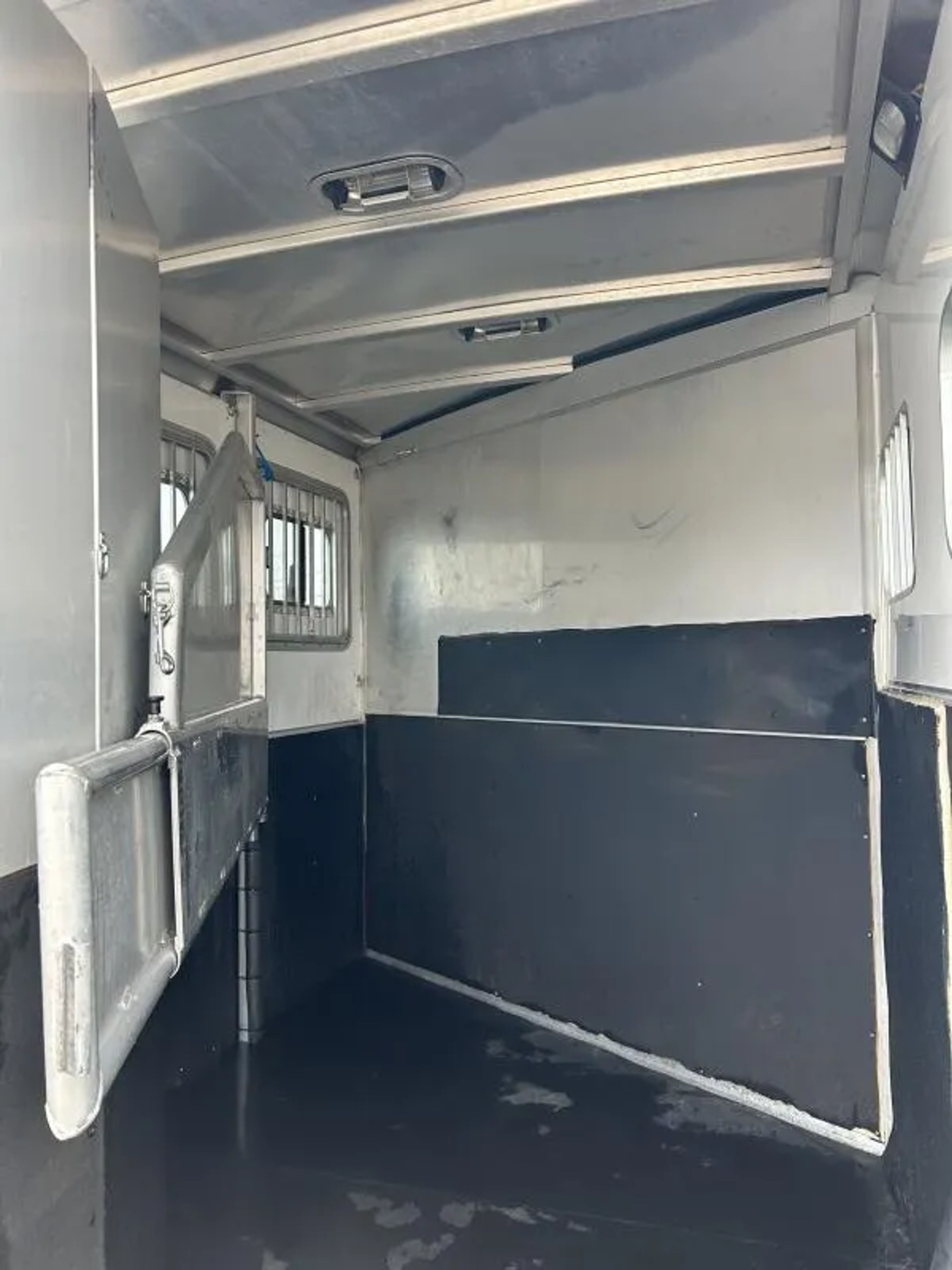 2007 Exiss 2 Horse Trailer — view 11