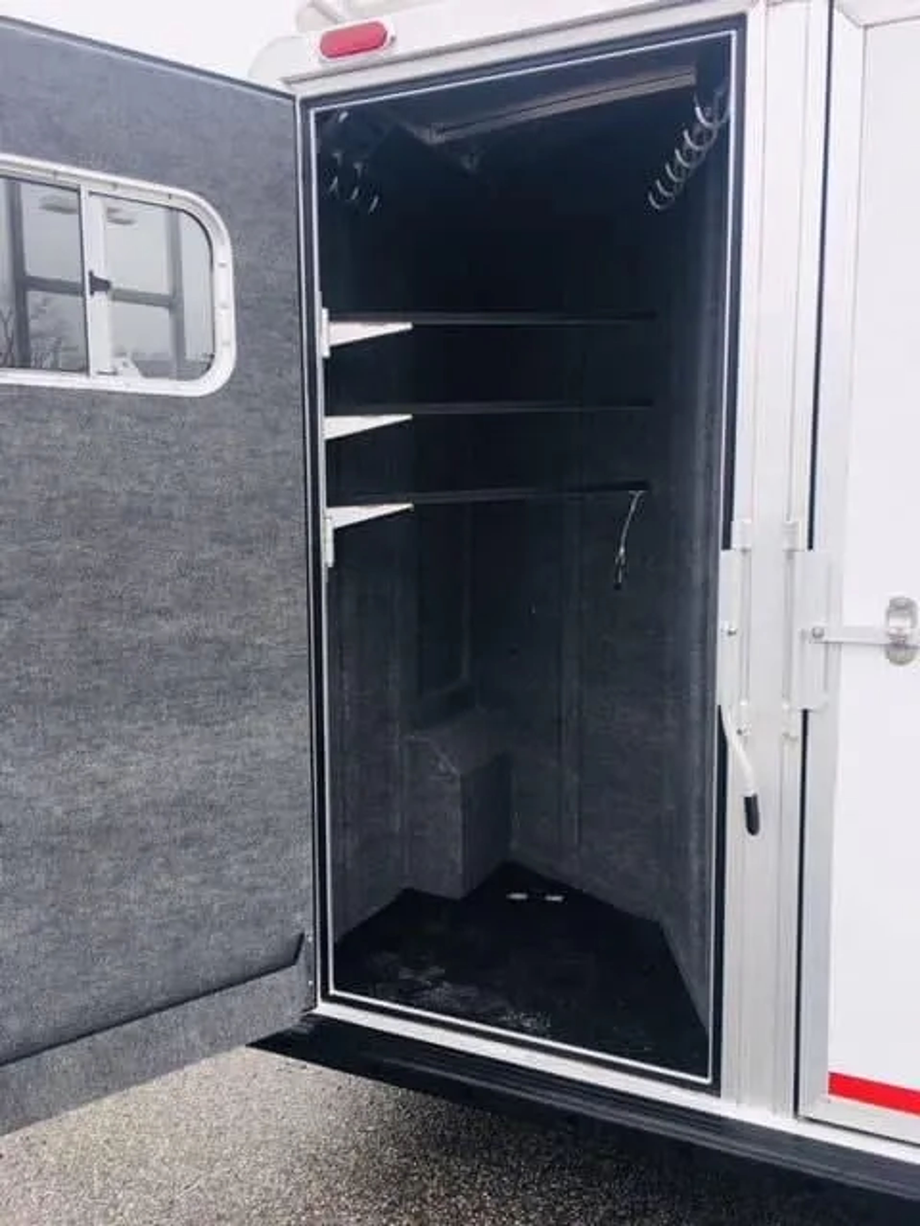 2018 Platinum Coach 3 Horse Bumper Pull — view 16